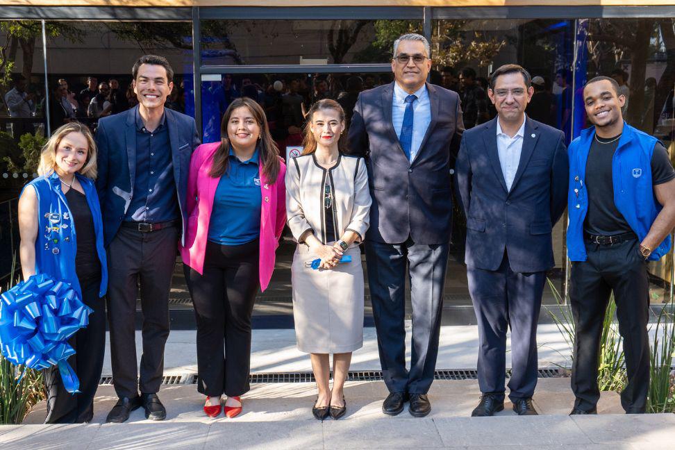 Autoridades realizaron el corte de listón.