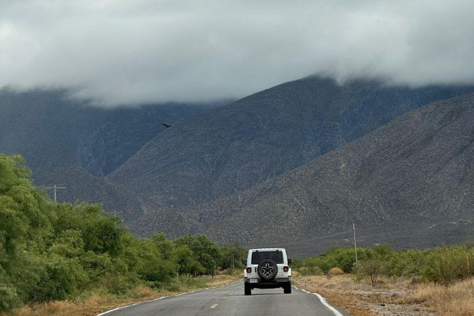 Carretera, desierto y horizonte: el inicio de una nueva forma de sentirse libre.