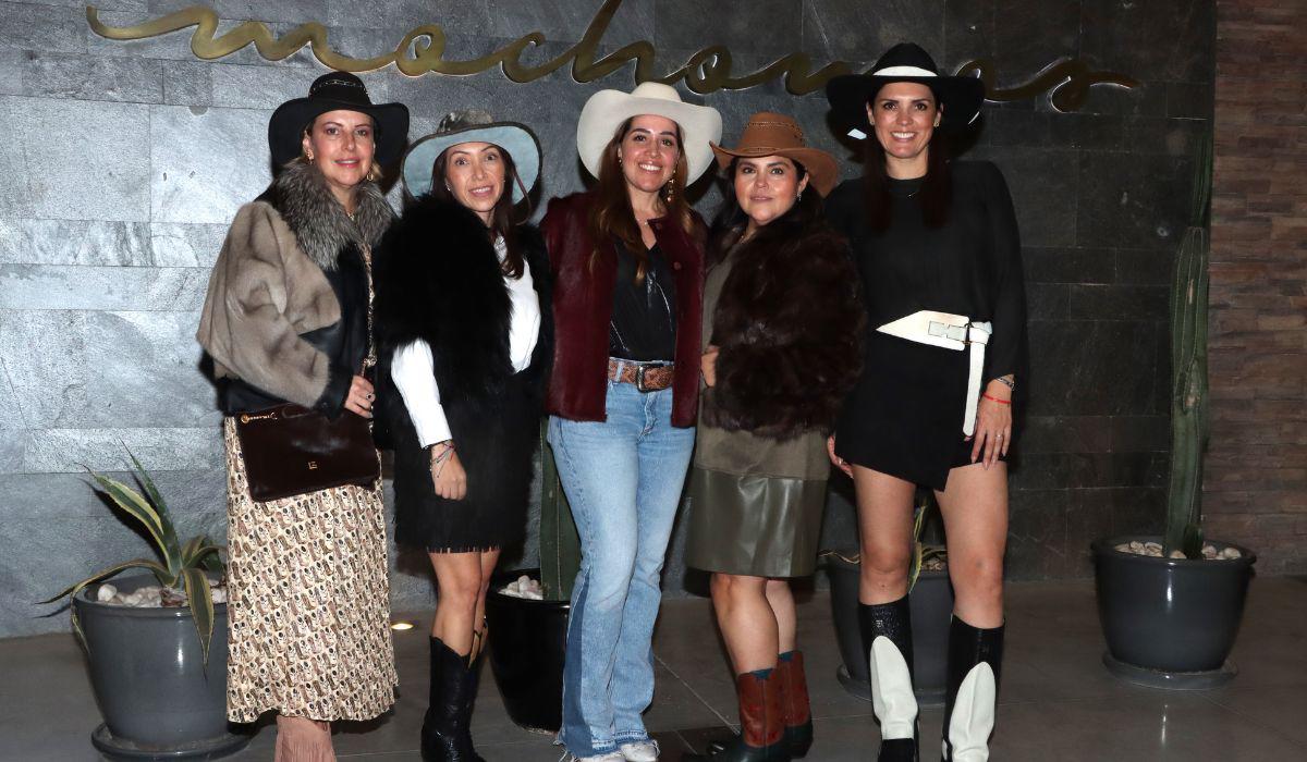 Ale Becker, Brenda Siller, Liliana Jiménez, Ana Bertha Siller, y Mariana López organizaron el evento.