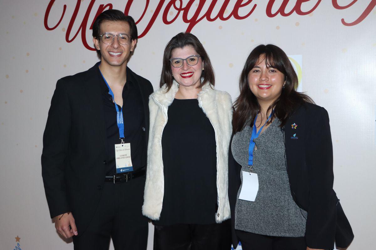 Salem Tobías, Ana Lucía Aguilar y Claudia López.