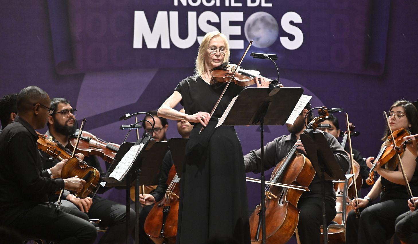 La Orquesta Filarmónica del Desierto llenó de música el Museo de las Aves durante la sexta edición de Noches de Museos.