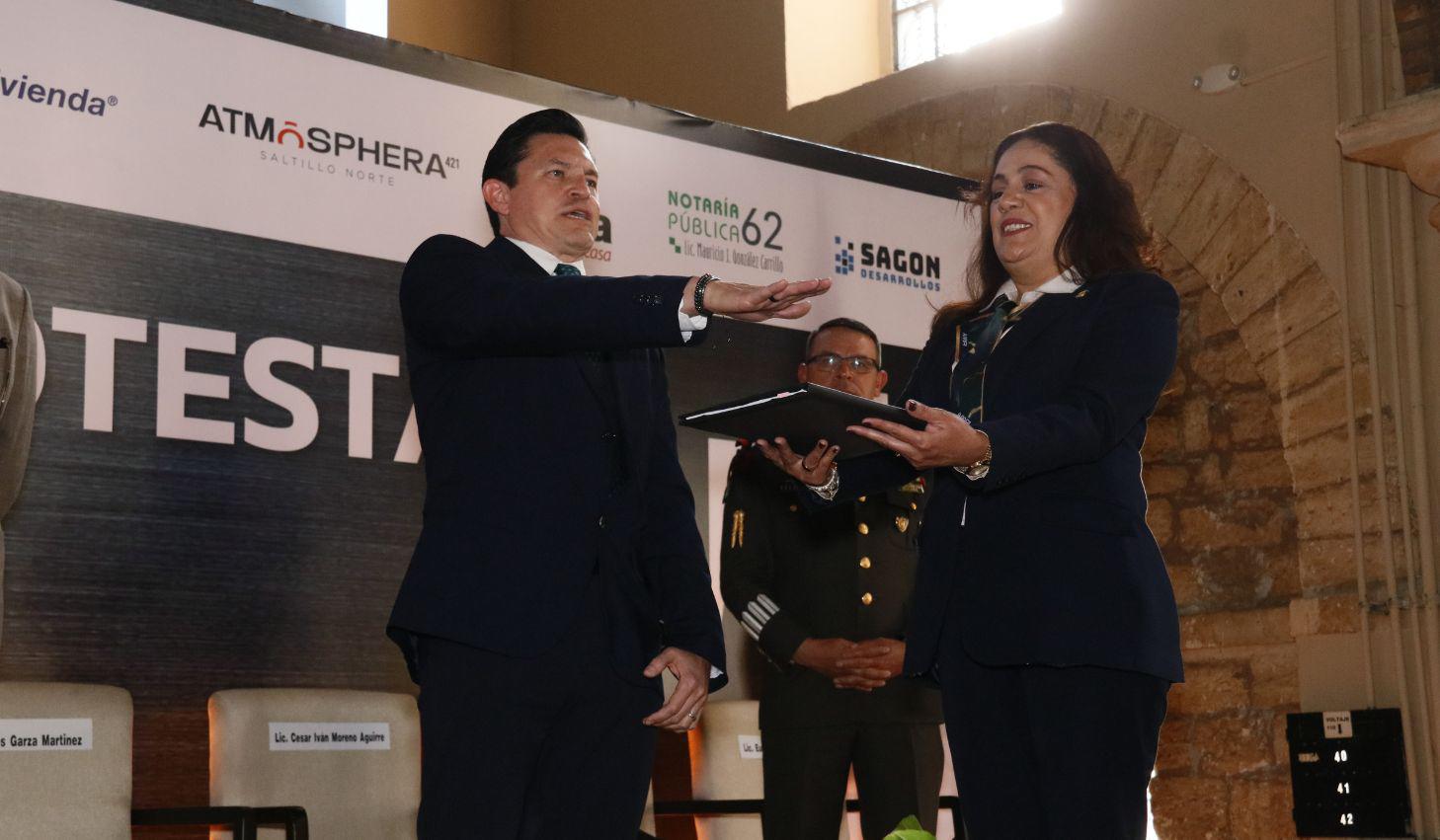 Eduardo Aldape Cavazos tomó protesta a los integrantes de su consejo directivo.