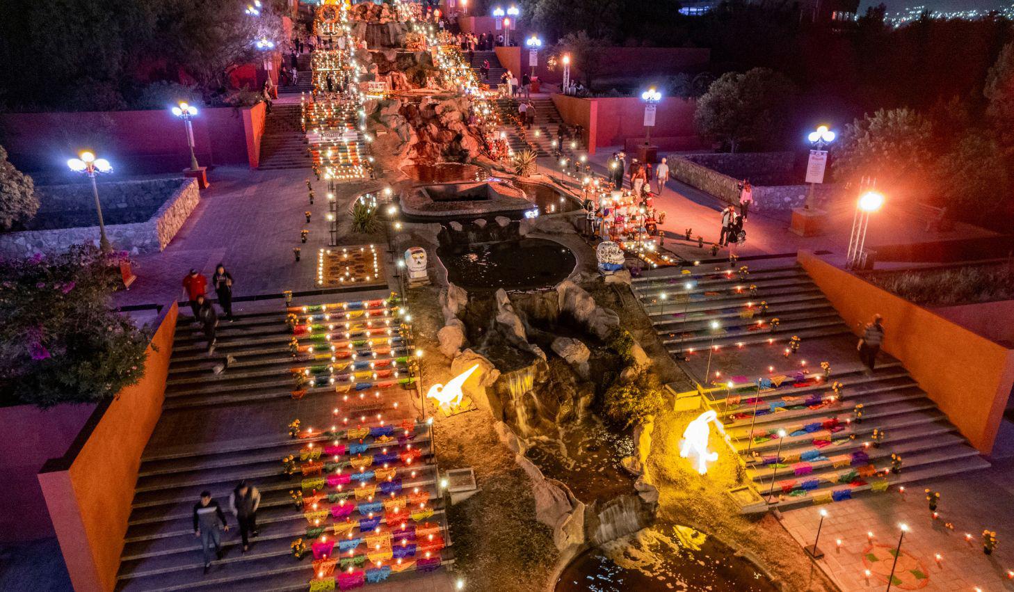 El montaje abarcará más de cinco mil metros cuadrados y los 304 escalones del parque.