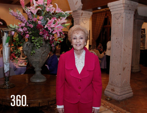 Rosa Elva Alanís de López celebro sus 90 años con una misa de acción de gracias y una comida con sus amigas.