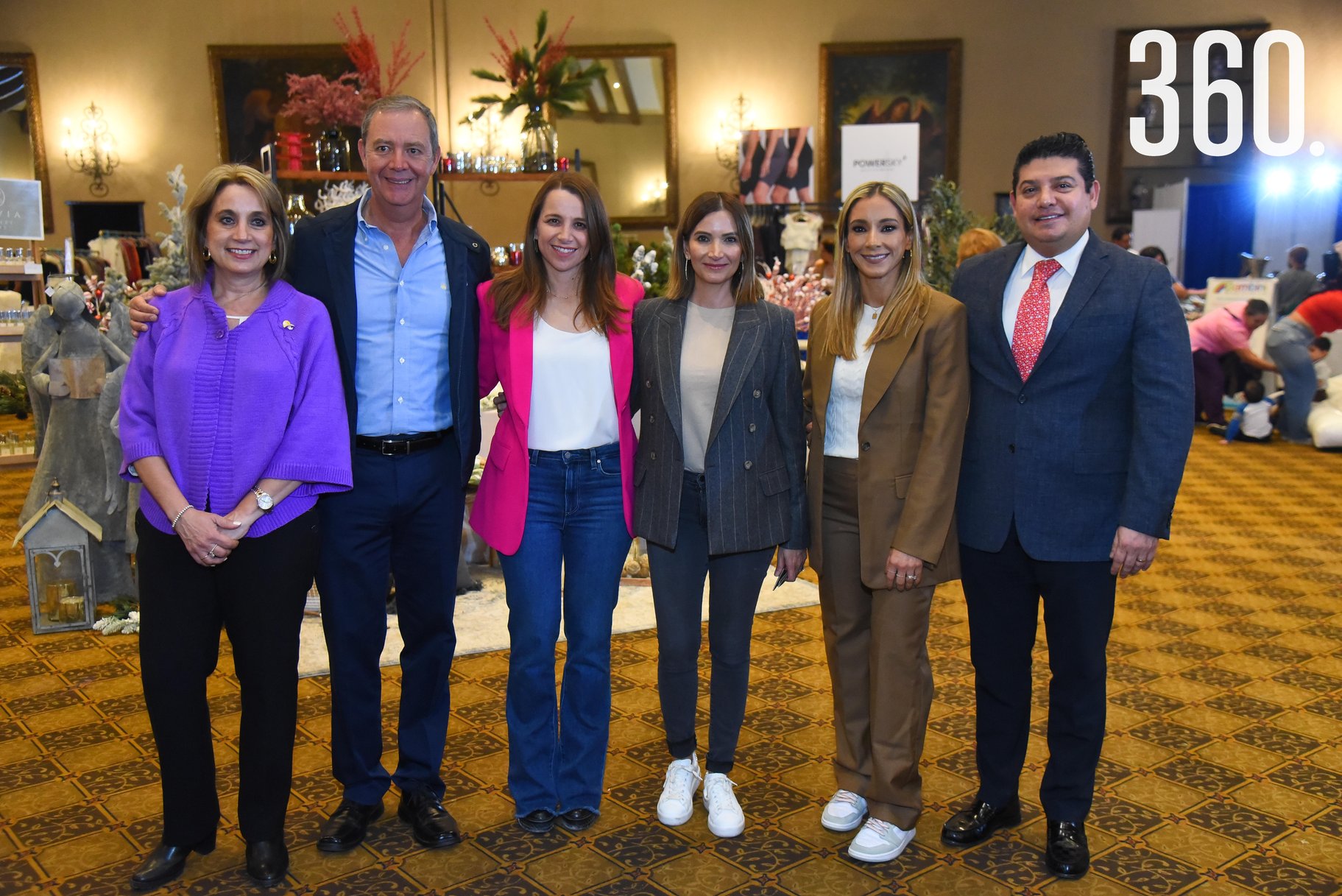 Gina Lara, Herminio Rodríguez, Paty Rodríguez, Barbara Cepeda, Melissa Rodríguez y Andres Velasco.