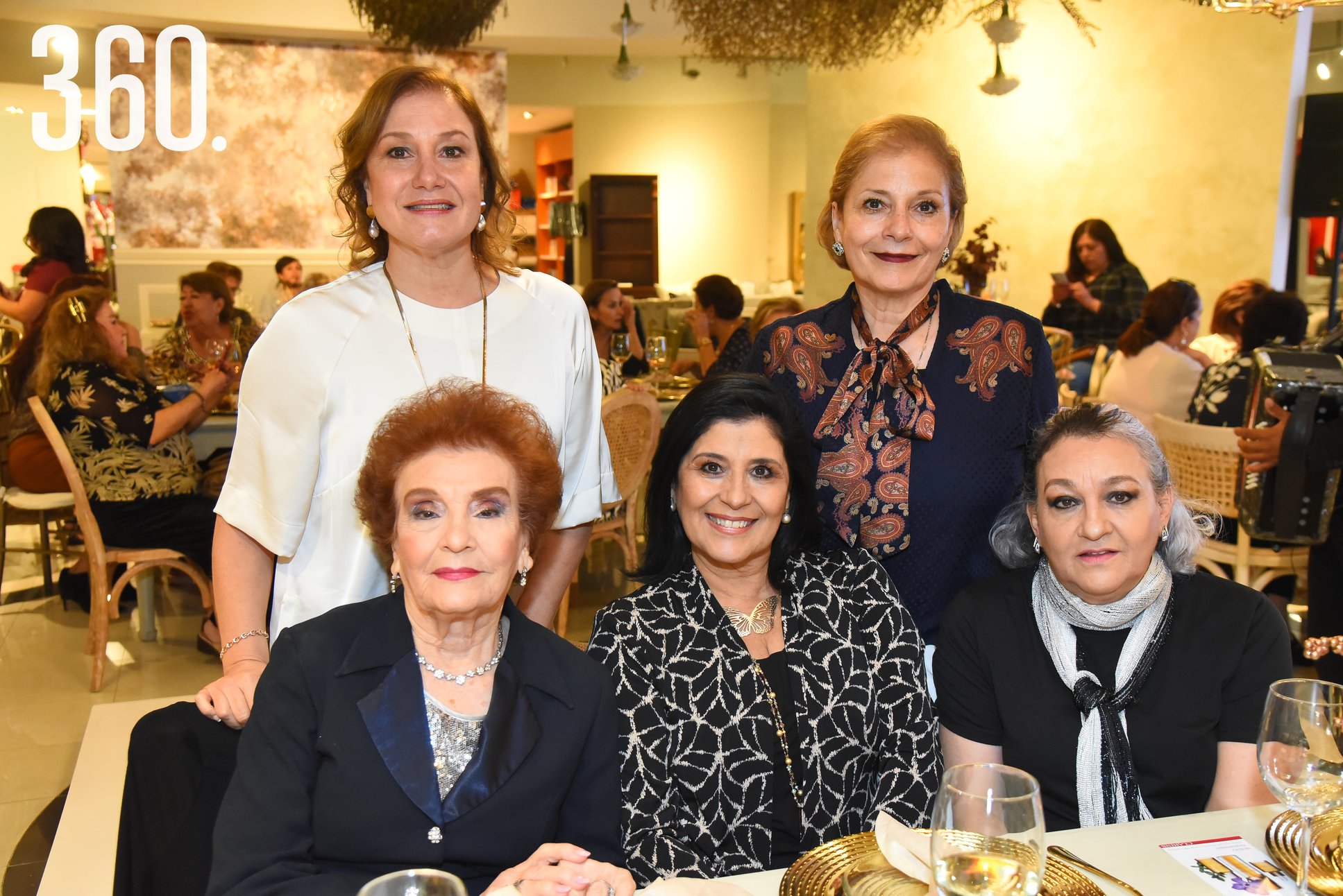 Alejandra Torres, Aurora Torres de Garza, Hermelinda Resce, Hilda Torres y Hermelinda Ballesteros.