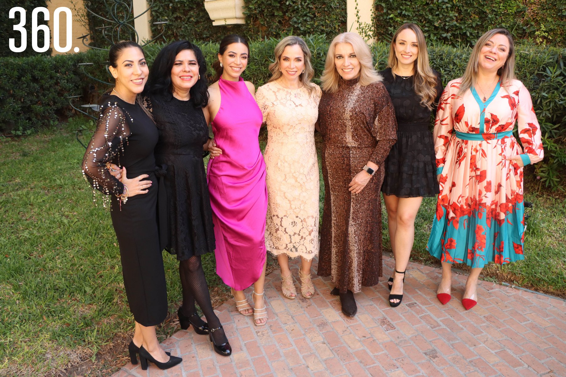 Alejandra Valenzuela, Sonia Hernández, Fabiola Velázquez, Elvia Valenzuela, Cecilia Valenzuela, Ana de la Fuente y Yeni Emmert.