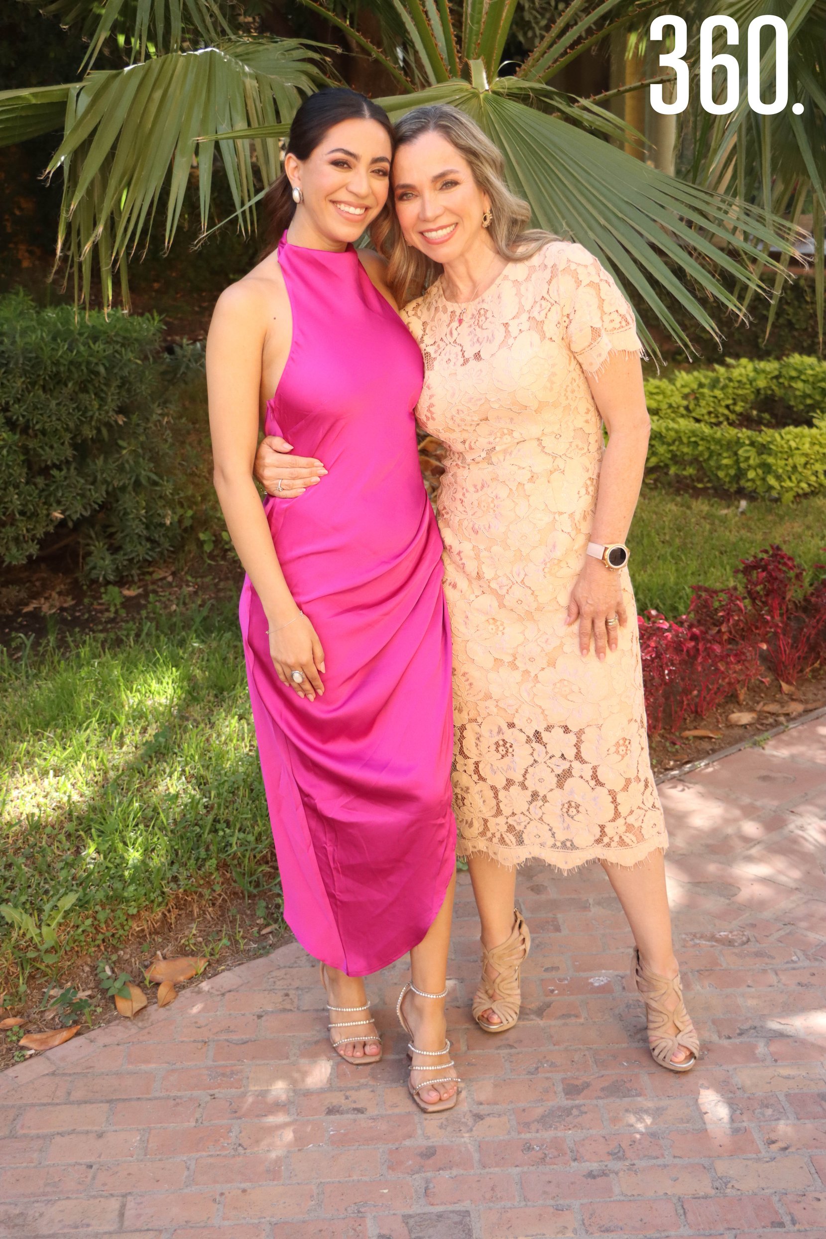 Fabiola con su madre, Elvia Valenzuela.