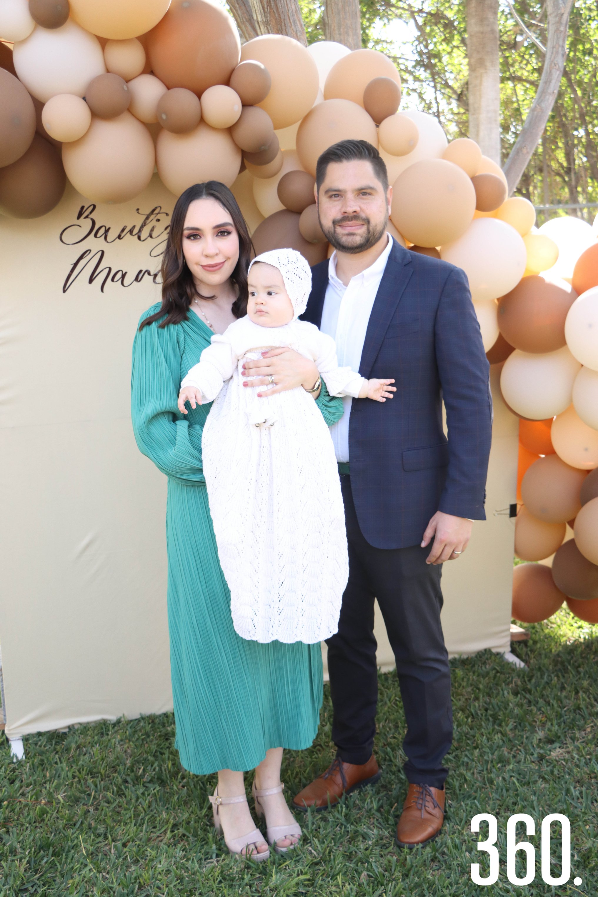 Marcelo con sus padres, Mariana Morales y Mario Flores.
