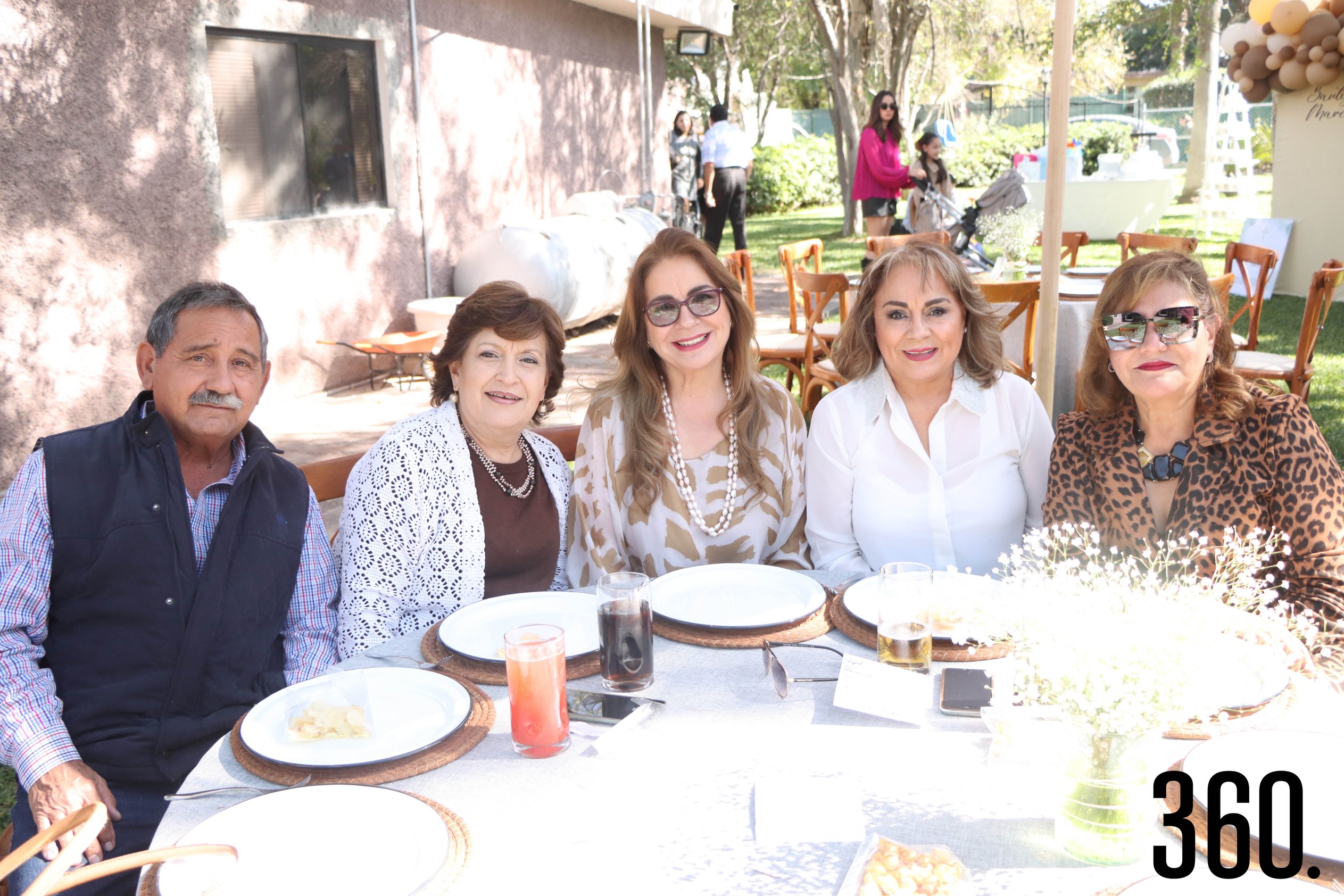 José Luis Flores, Coco Rodríguez, Tati Flores, Muñeca Flores y Norma Siller.