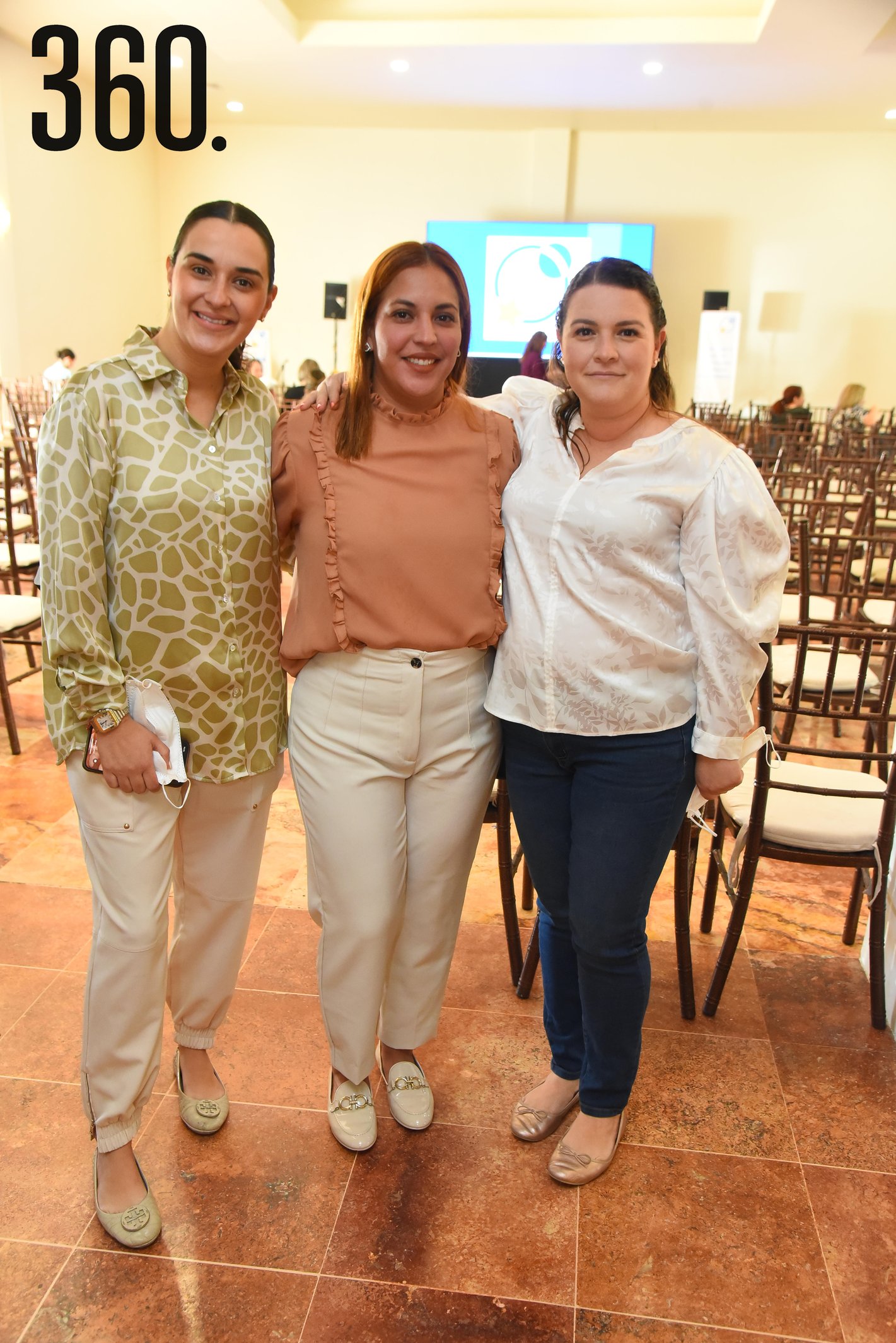 Ana Lucia Paz, Martha Alvares y Lorena Paz.