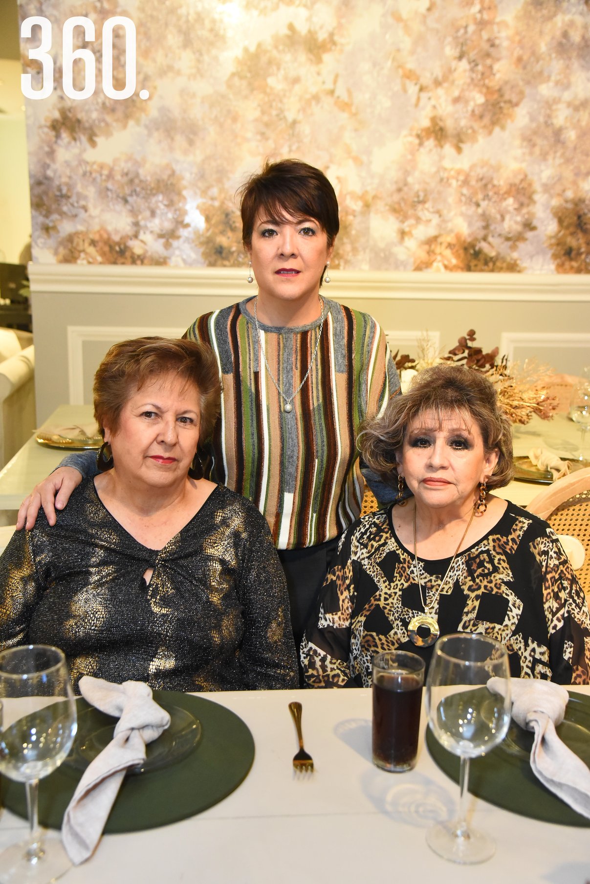 Claudia Fuentes, Cruz Amalia de Fuentes y Dora Elia de Berlanga.