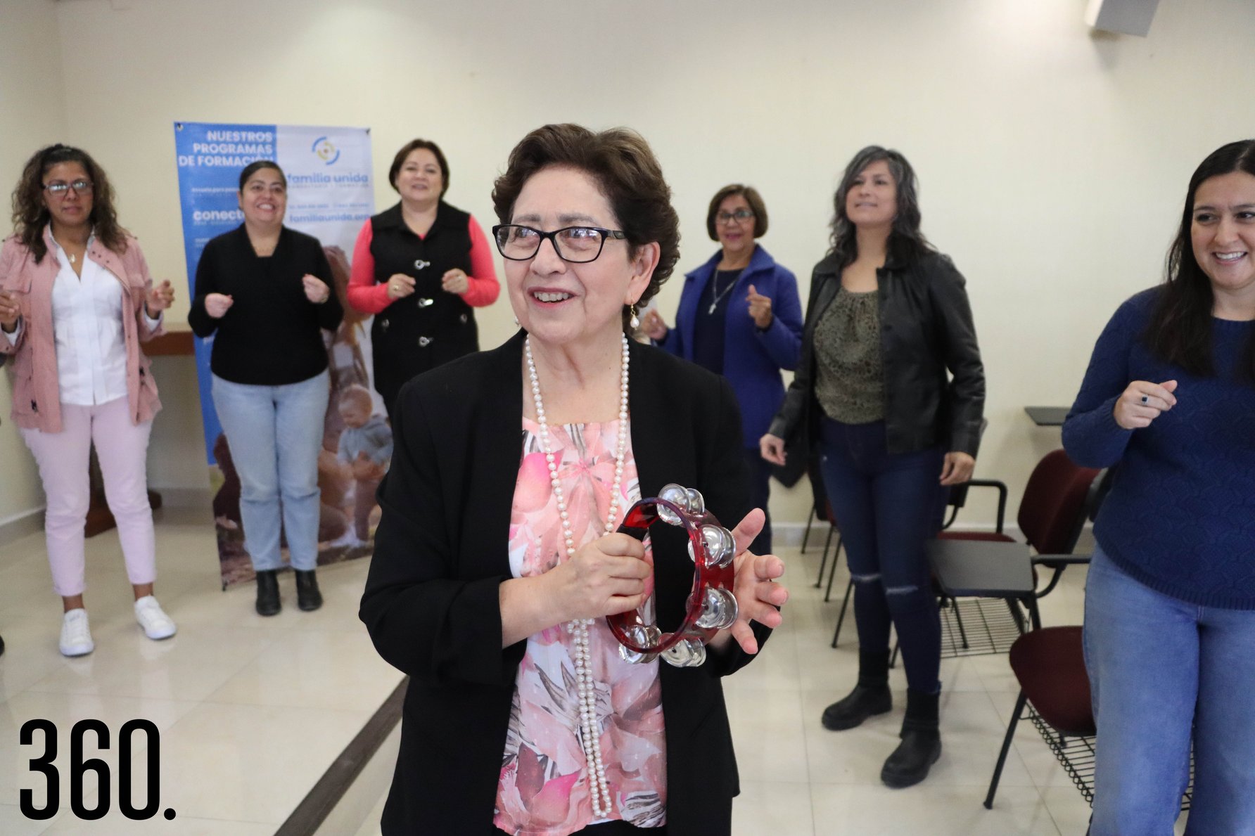 Leticia Prado Delgado impartió la conferencia “Reinvéntate”, en el salón de usos múltiples del club Timón.