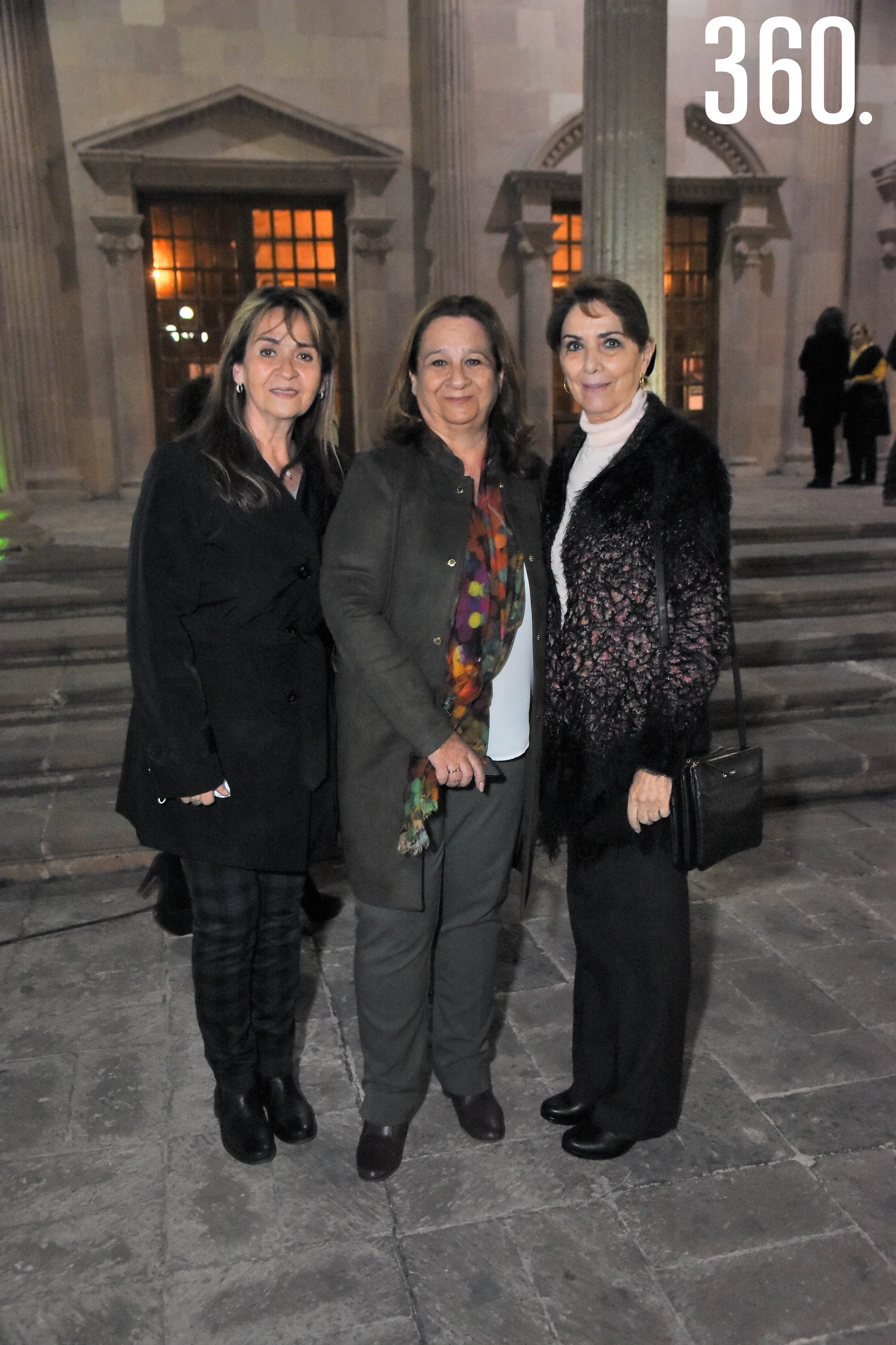 Norma Dávila, Beatriz Dávila de Fraustro y Bárbara García.