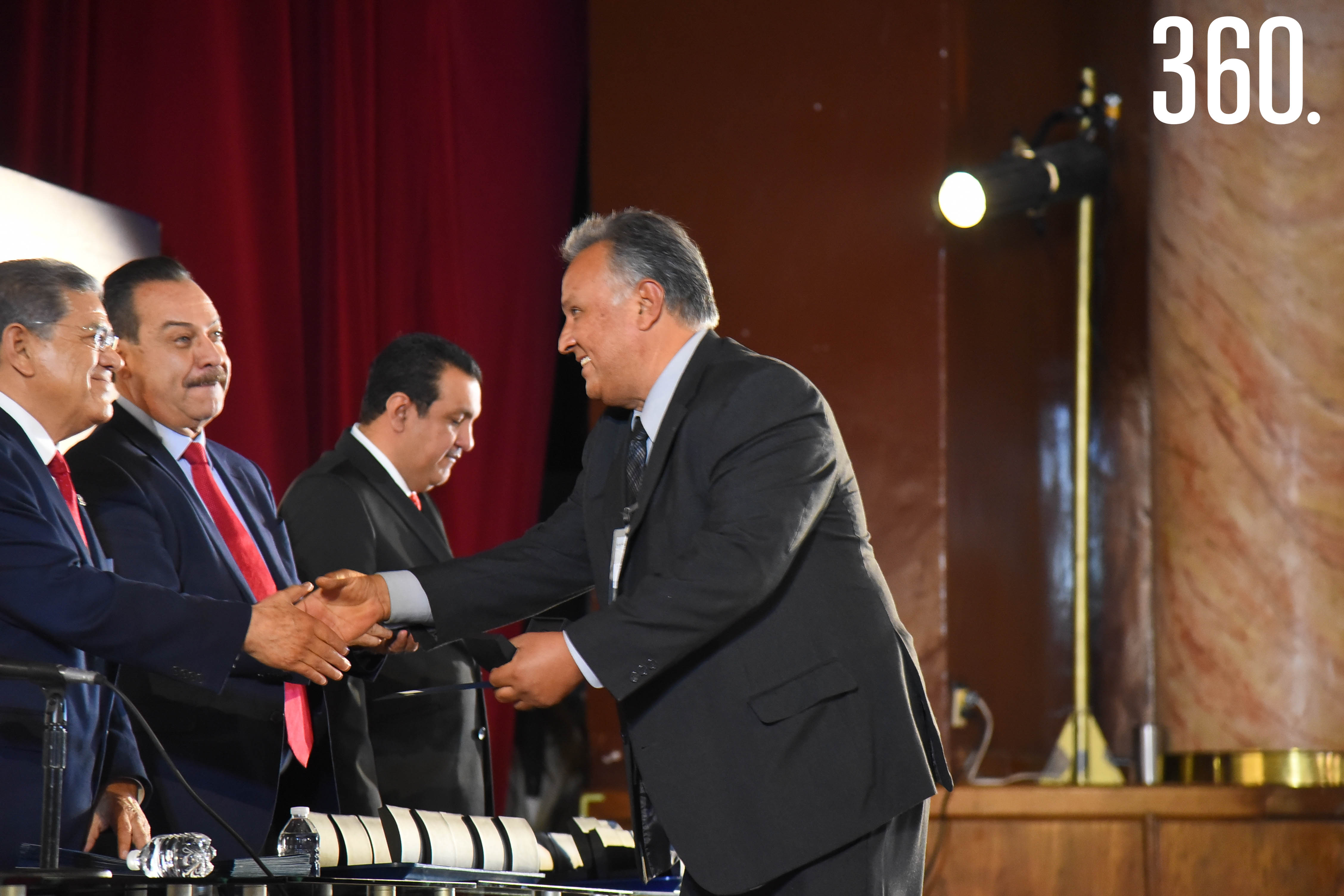 Recibieron el diploma al Mérito Universitario 72 profesores con 20 años de servicio.