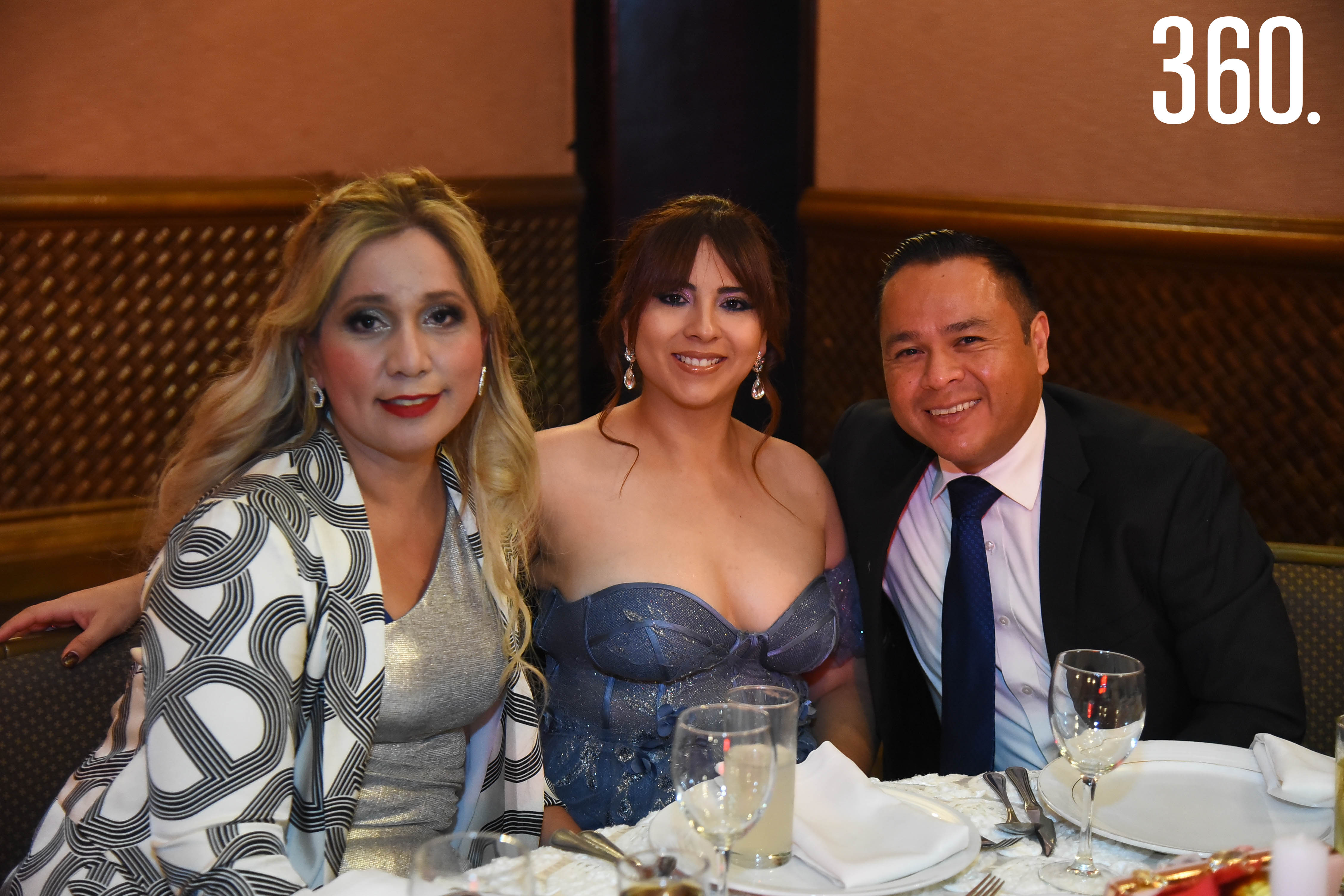 Dra. Anallely Benítez, Dr. Miguel Alvarado y esposa.