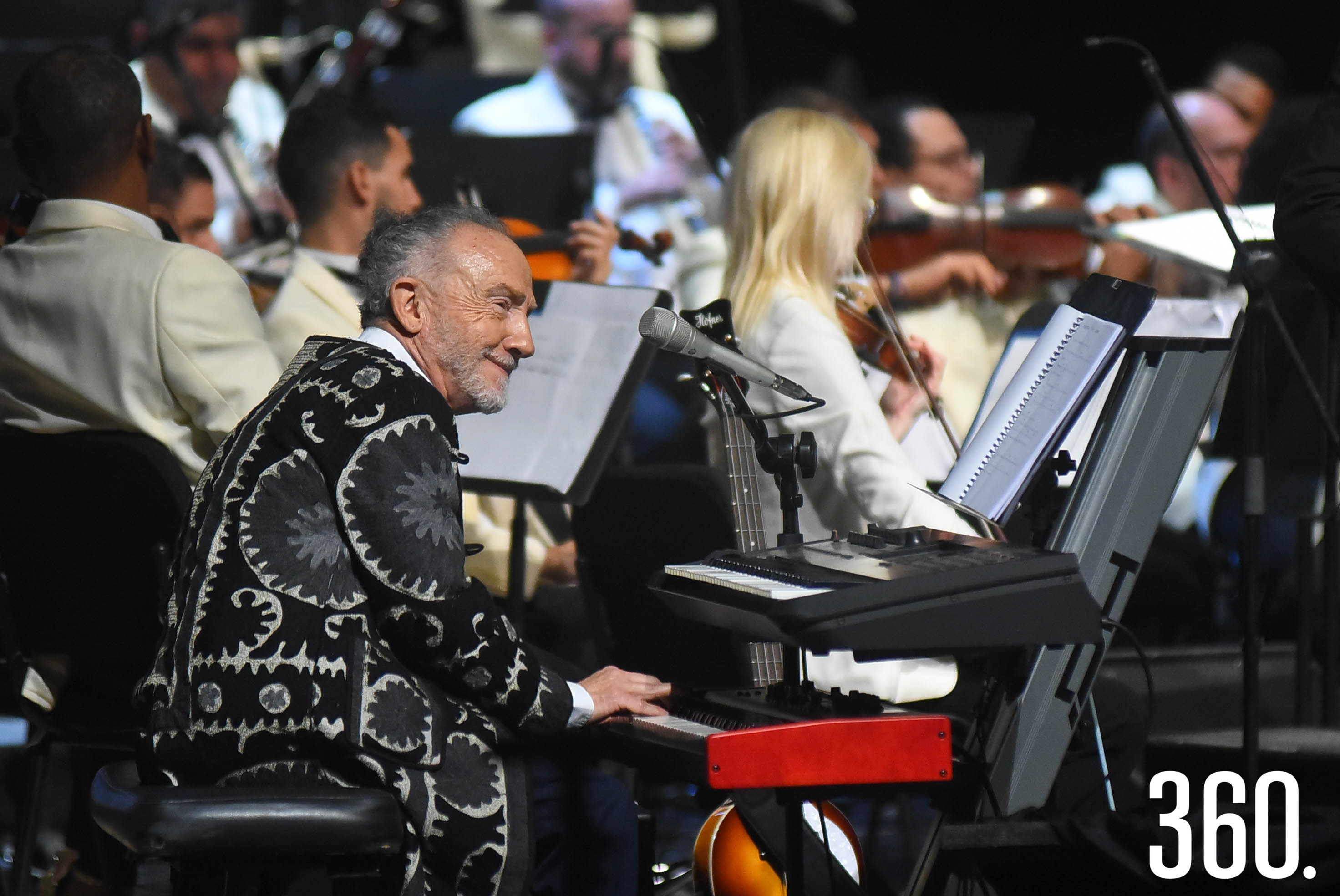 Popo Arizpe acompañó a la Orquesta Filarmónica del Desierto.