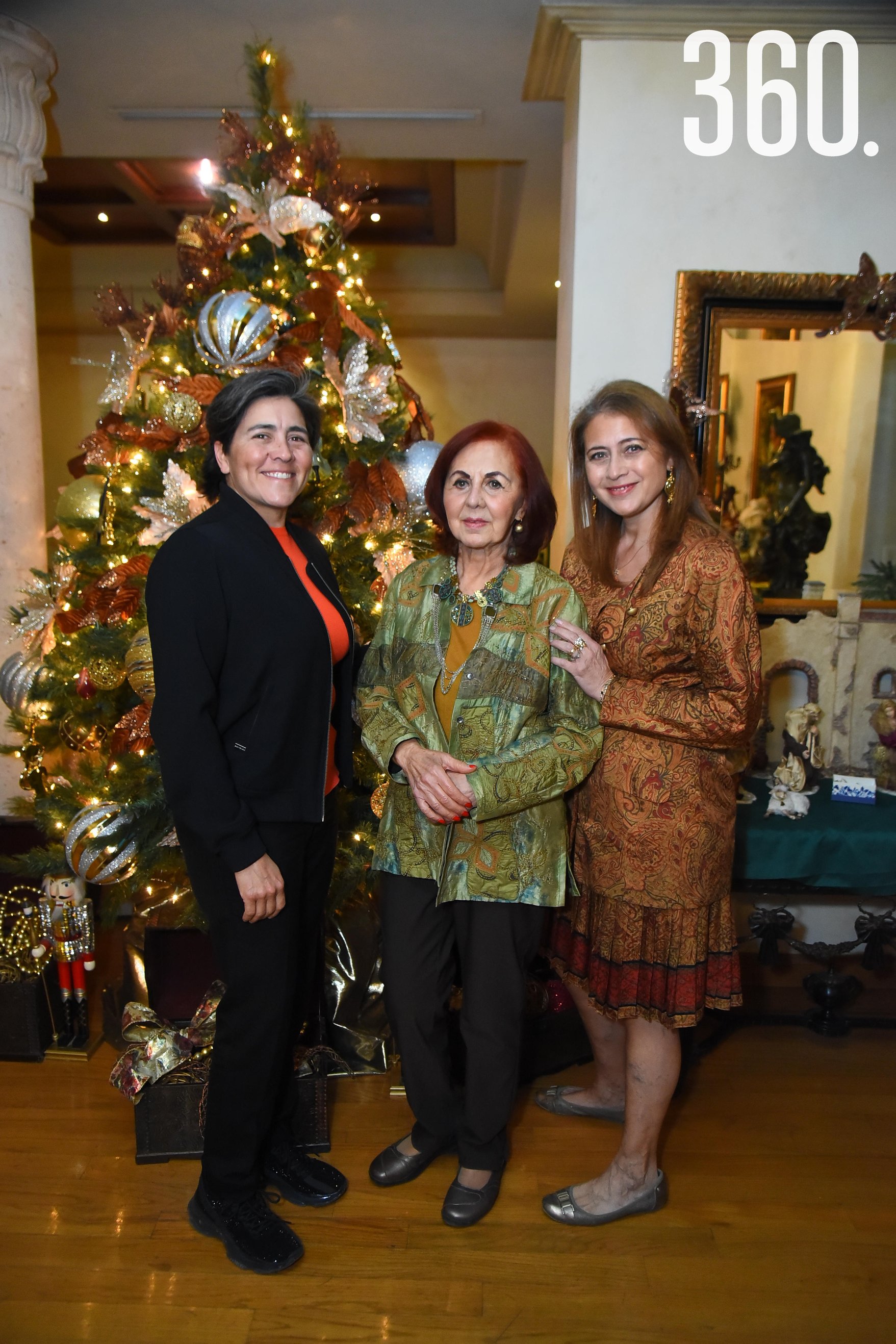 Lupita Saade con sus hijas Claudia Derbez y Ana Cecilia Derbez.