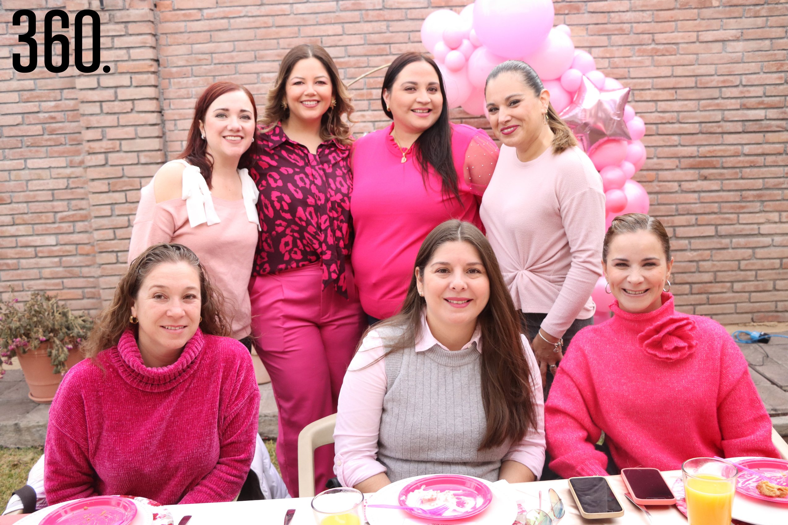 Carolina Santana, Mariana Cabello, Brenda Sosa, Daniela Chacón, Gisela Carrillo, Mónica Flores y Elena Ramírez.