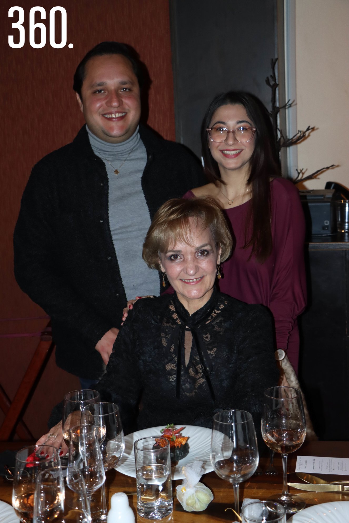 Fernando Valdés, Mariana Valdés y Lilia Cárdenas.