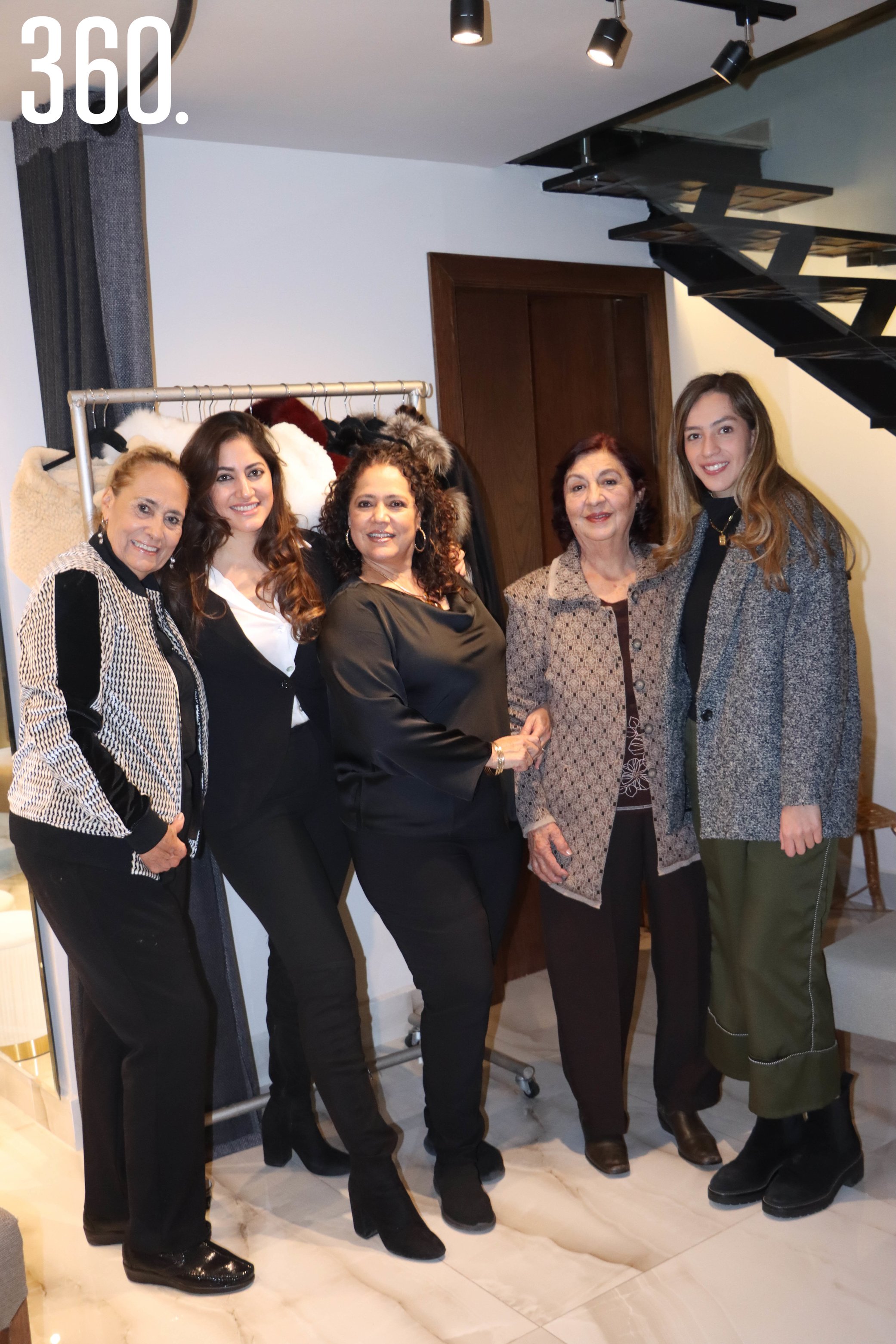 Rosy de Siller, Rosa Claudia Rodríguez, Rosa Claudia Siller, María Asunción Coss y Paola Ortega.