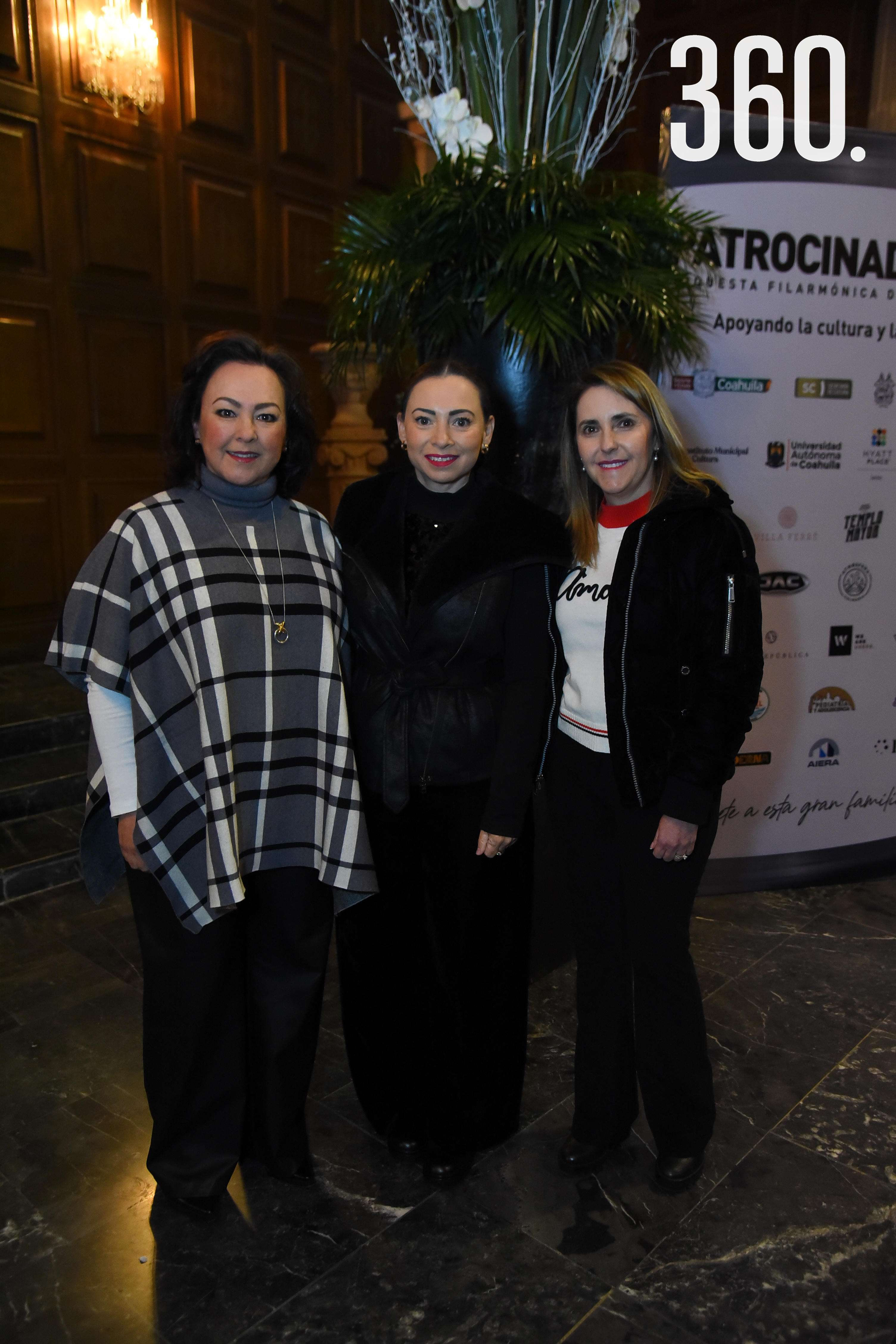 Nancy Dávila, Rosita Dávila y Angelica Guajardo.