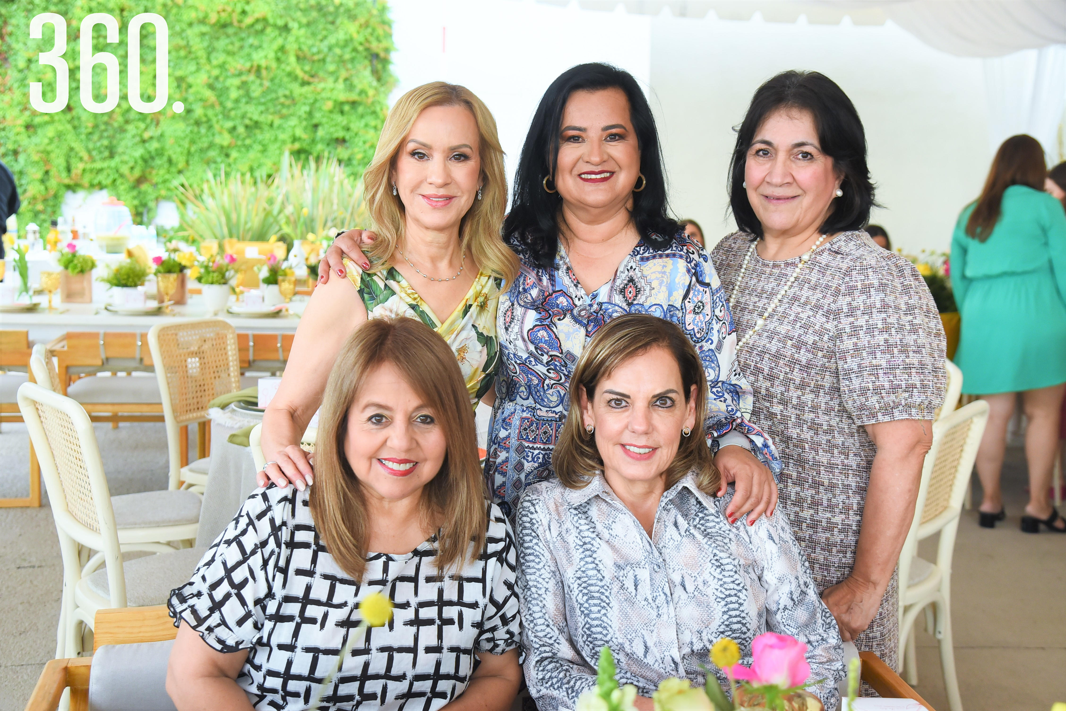 Gisely González, Norma Reyes, Mayela Quesada, Lolis Fernández y Lorena Cantú.