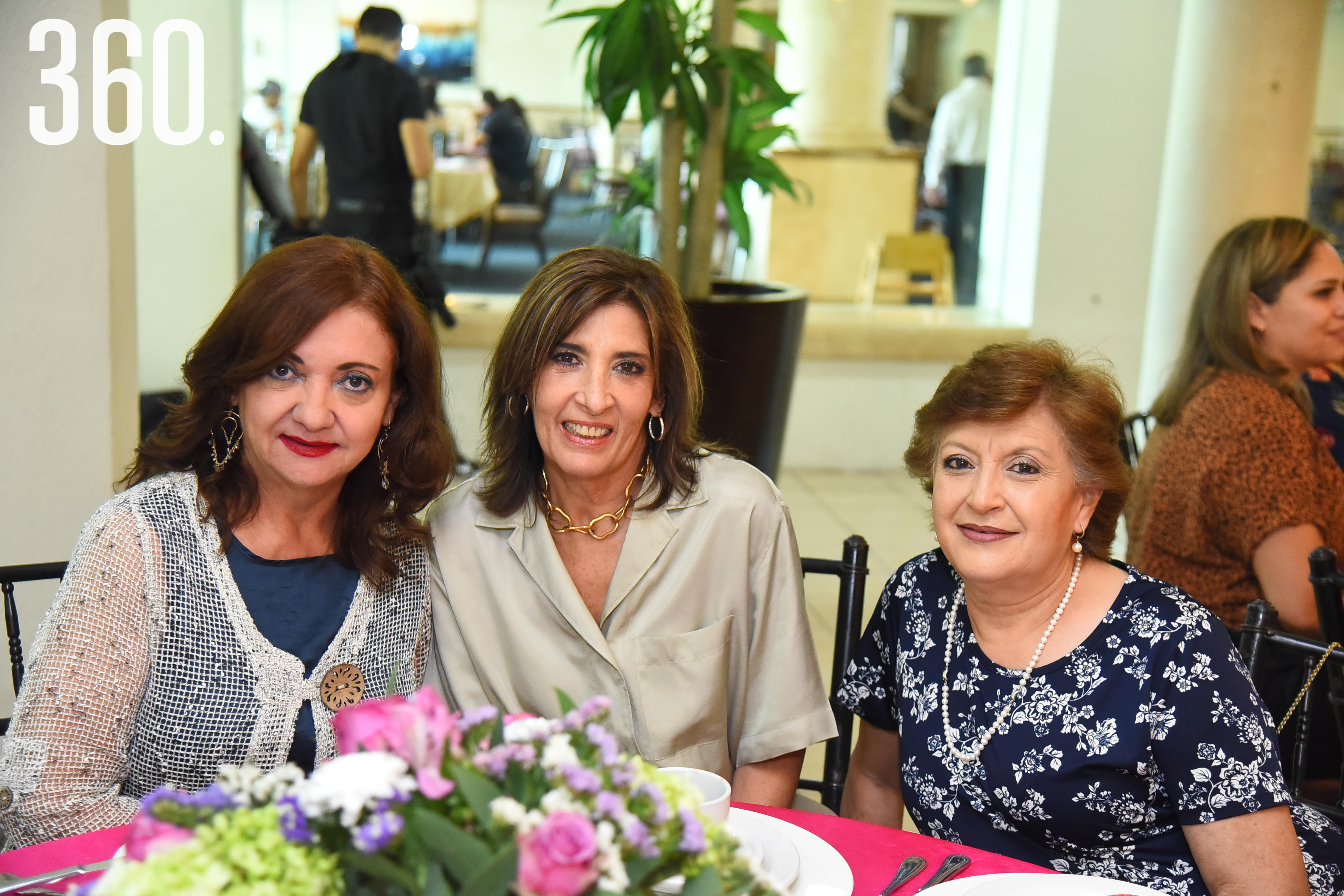 Lourdes de Garza, María Eugenia Delgado y Coco Rodríguez.