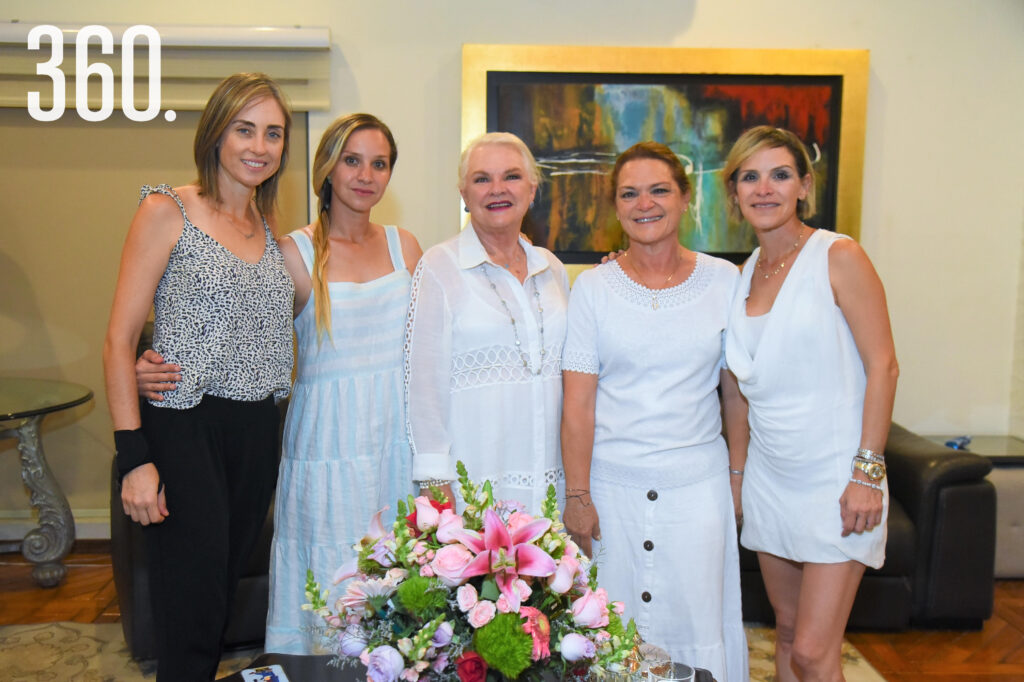 Sofía De Nigris, Mariángela González, Gloria García, Rosario García y Mariana González.