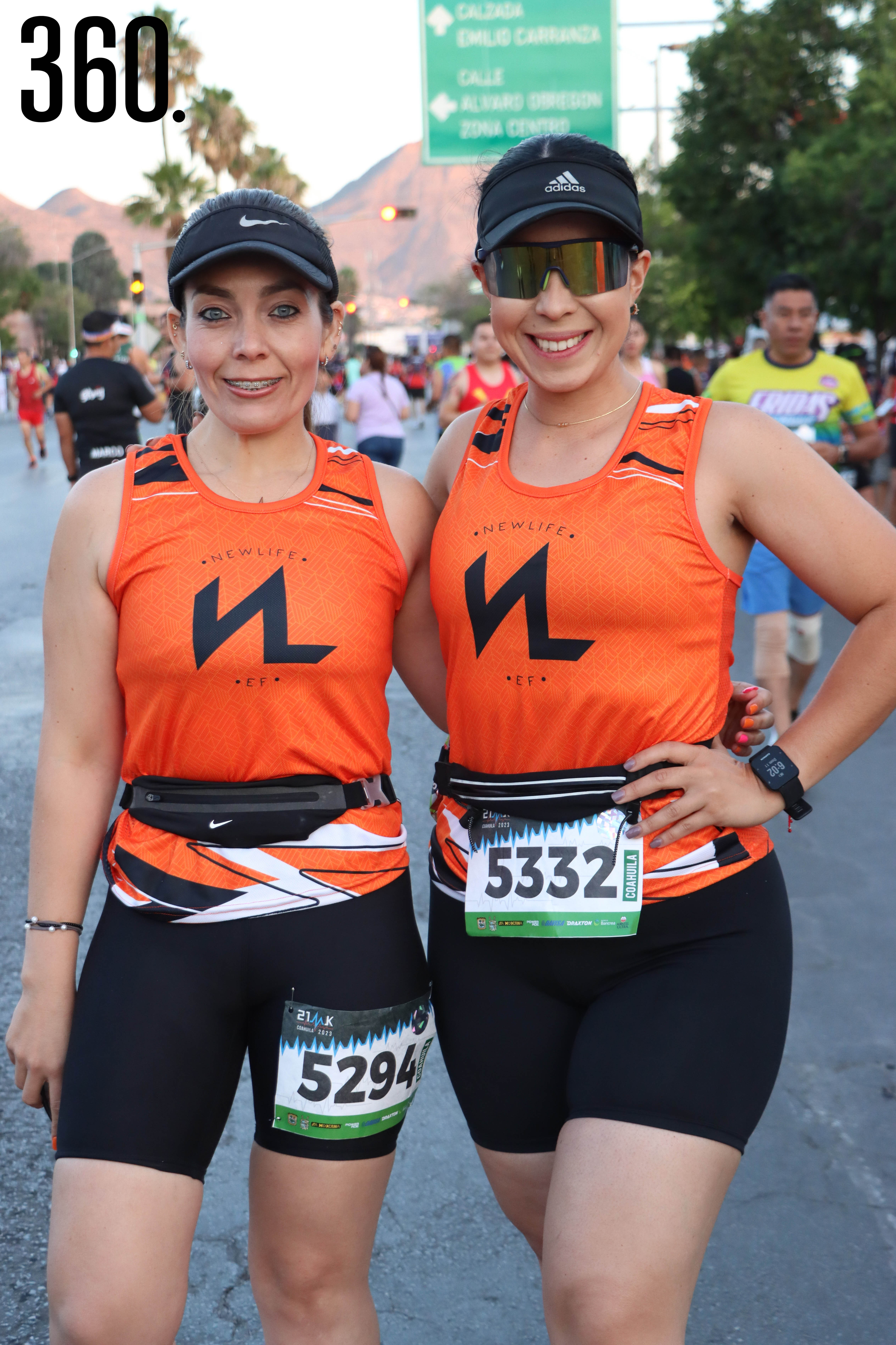 Claudia González y Luisa Marines.