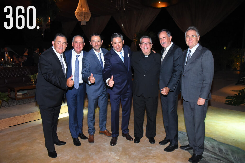 Isidro, Manuel, Alfredo, Juan Carlos, Mario, Bernardo y José Luis López.