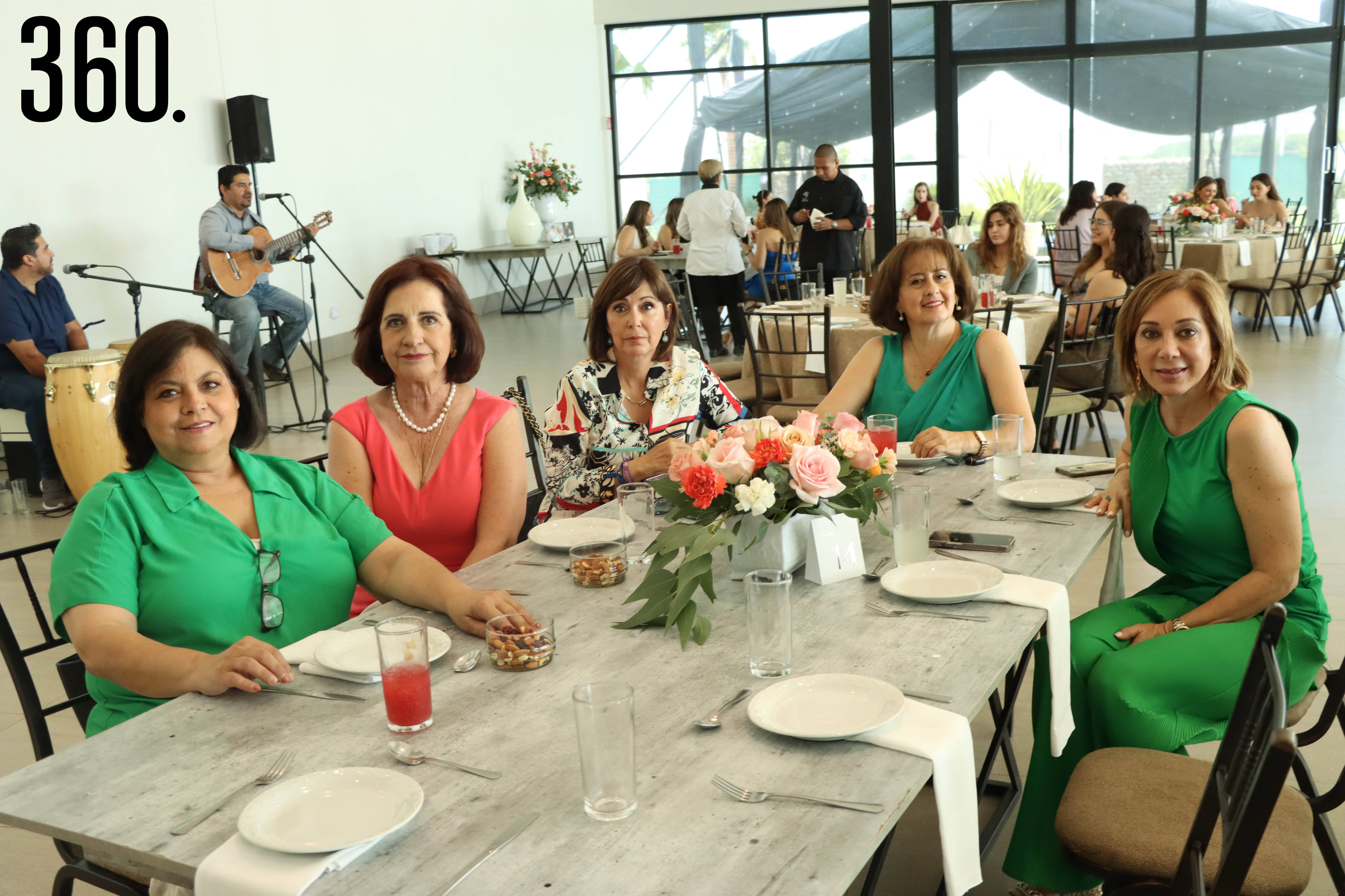 Sonia Moses, Silvia Aguirre de Mendoza, Gaby Parra, Ariadne Saldívar y Terecata del Bosque.