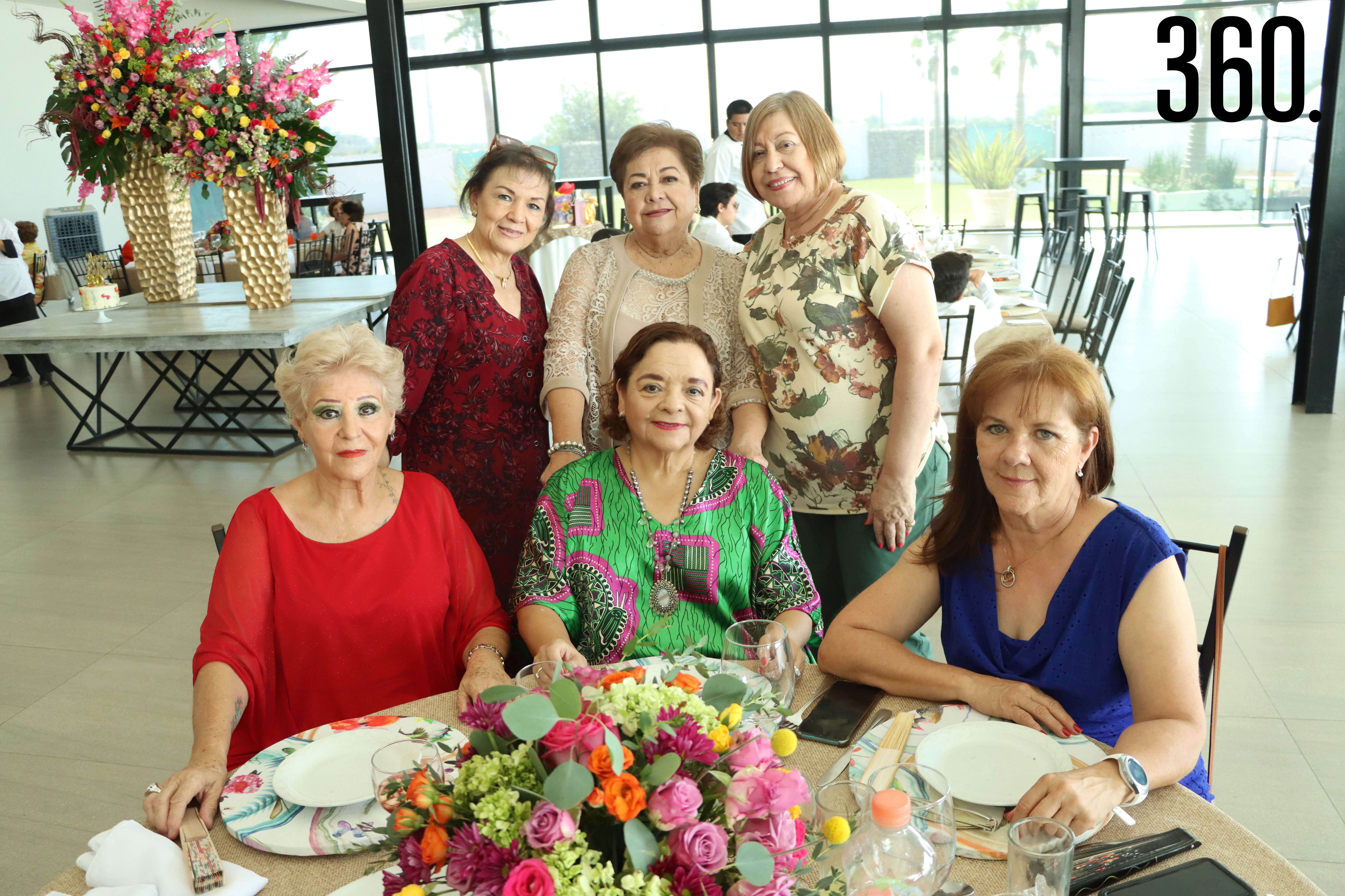 Hilda con Graciela González, Hortencia Flores, Marina Salinas, Thelma Chavero y Azucena Saucedo.