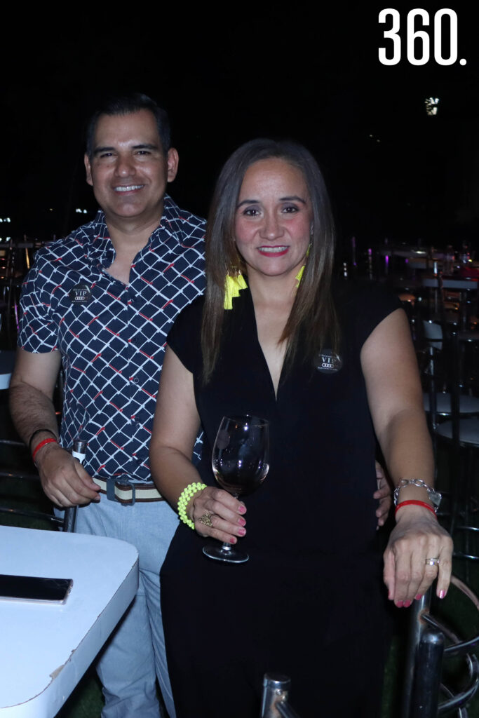 Gerardo Campos y Cynthia de Campos.