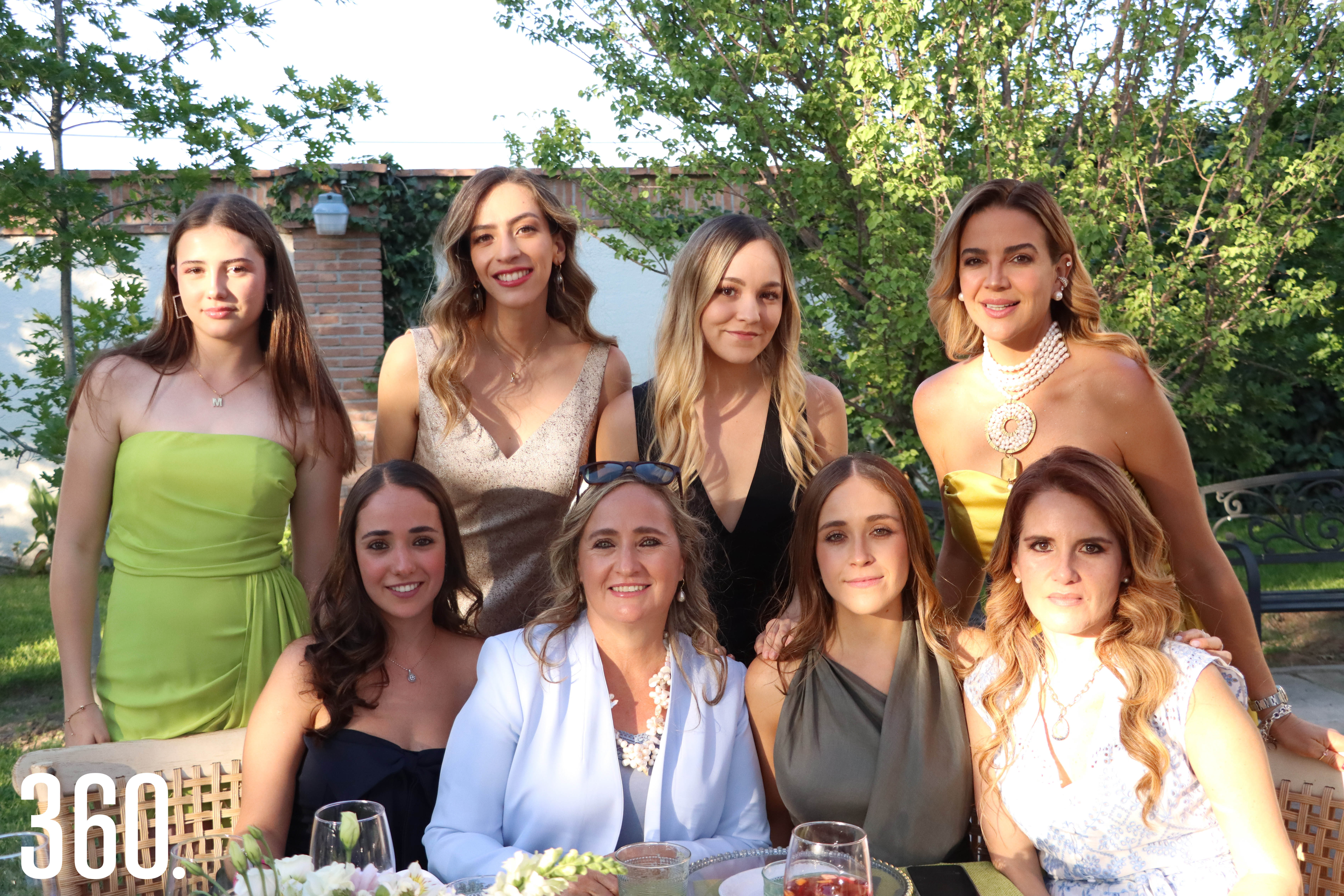 Elsa Siller, Paola Ortega, Paola Caballero, Elsa Burgos, Ana Fer Treviño, Lorena Siller de Treviño, Lorena Siller y Aidé Salinas de Siller.