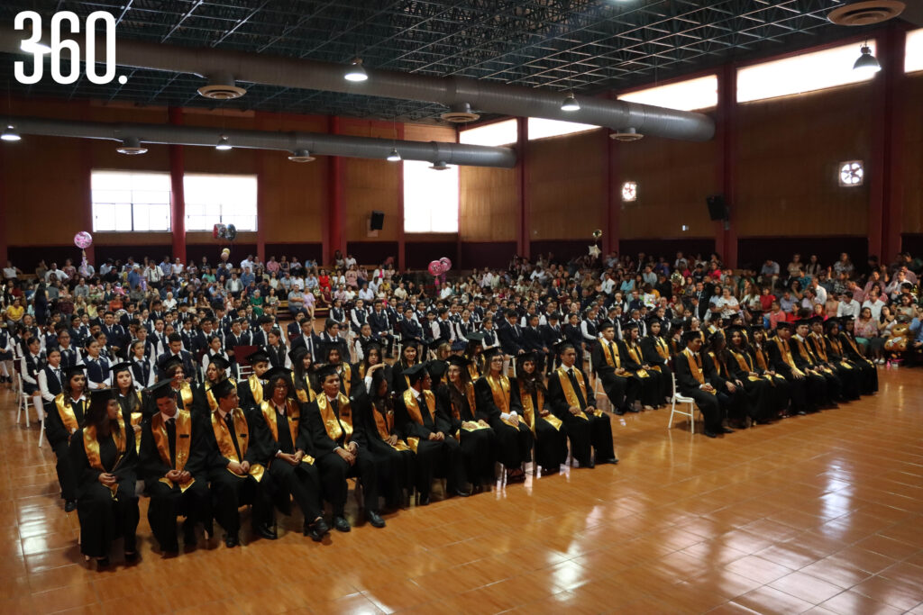 Ceremonia de graduación del Colegio La Paz.