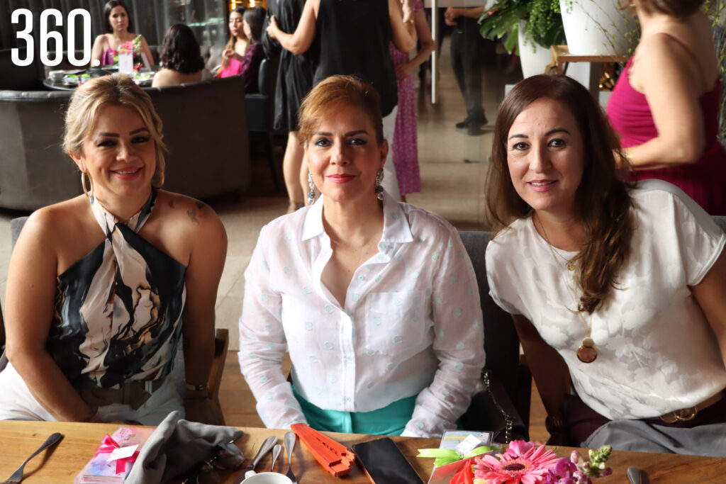 Mónica Villarreal, Diana Villarreal y Diana Leticia Torres.