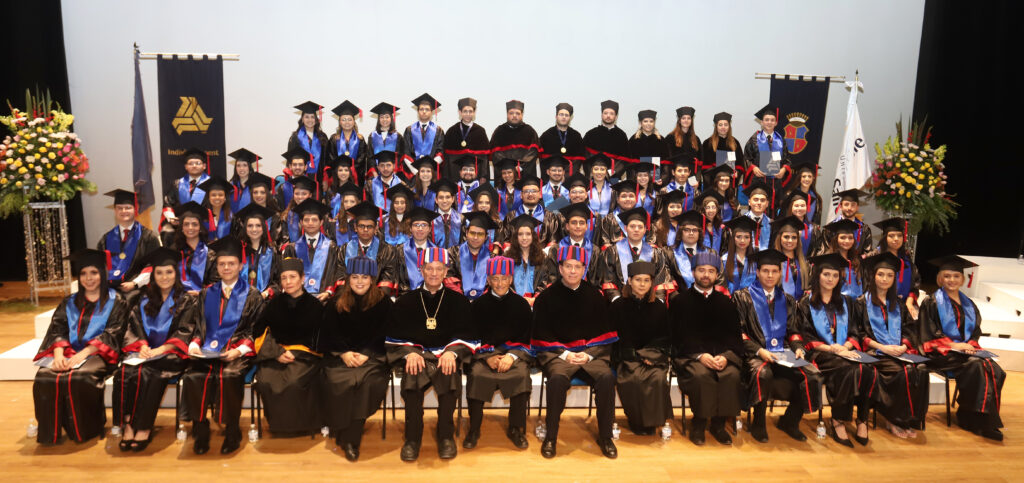 Más de 130 estudiantes de licenciatura y maestría obtuvieron sus respectivos grados.
