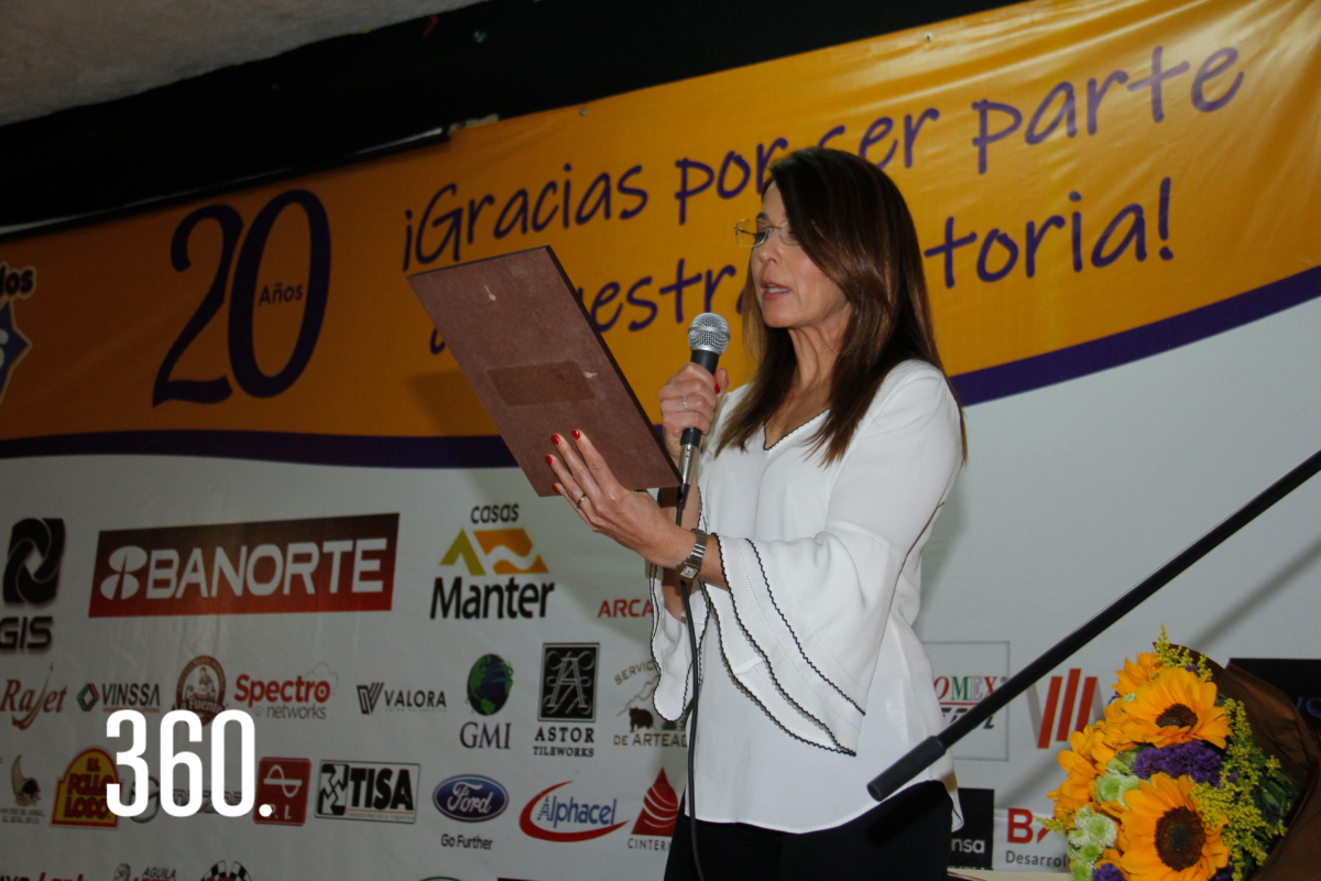 Lucía Garza Guerra, directora de “La Casa de los Niños de Saltillo A.C.”, fue la maestra de ceremonias en la celebración de su vigésimo aniversario.