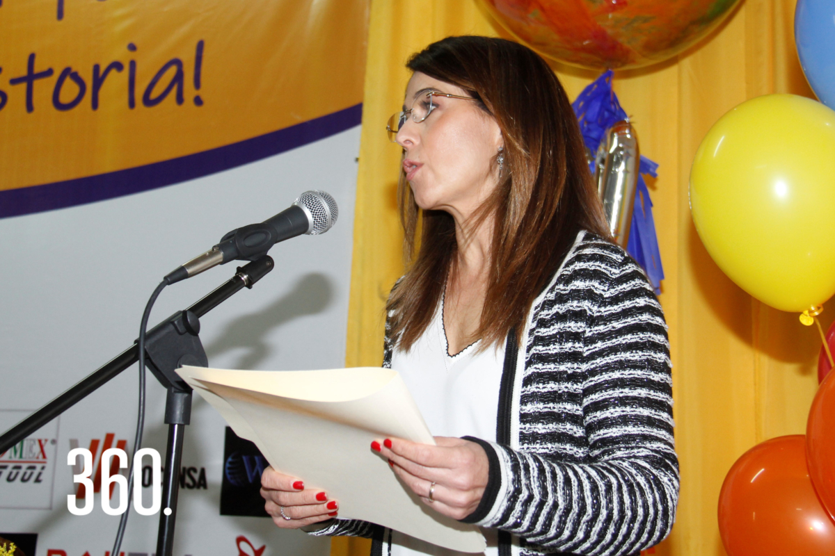 Lucía Garza Guerra, directora de “La Casa de los Niños de Saltillo A.C.”, fue la maestra de ceremonias en la celebración de su vigésimo aniversario.