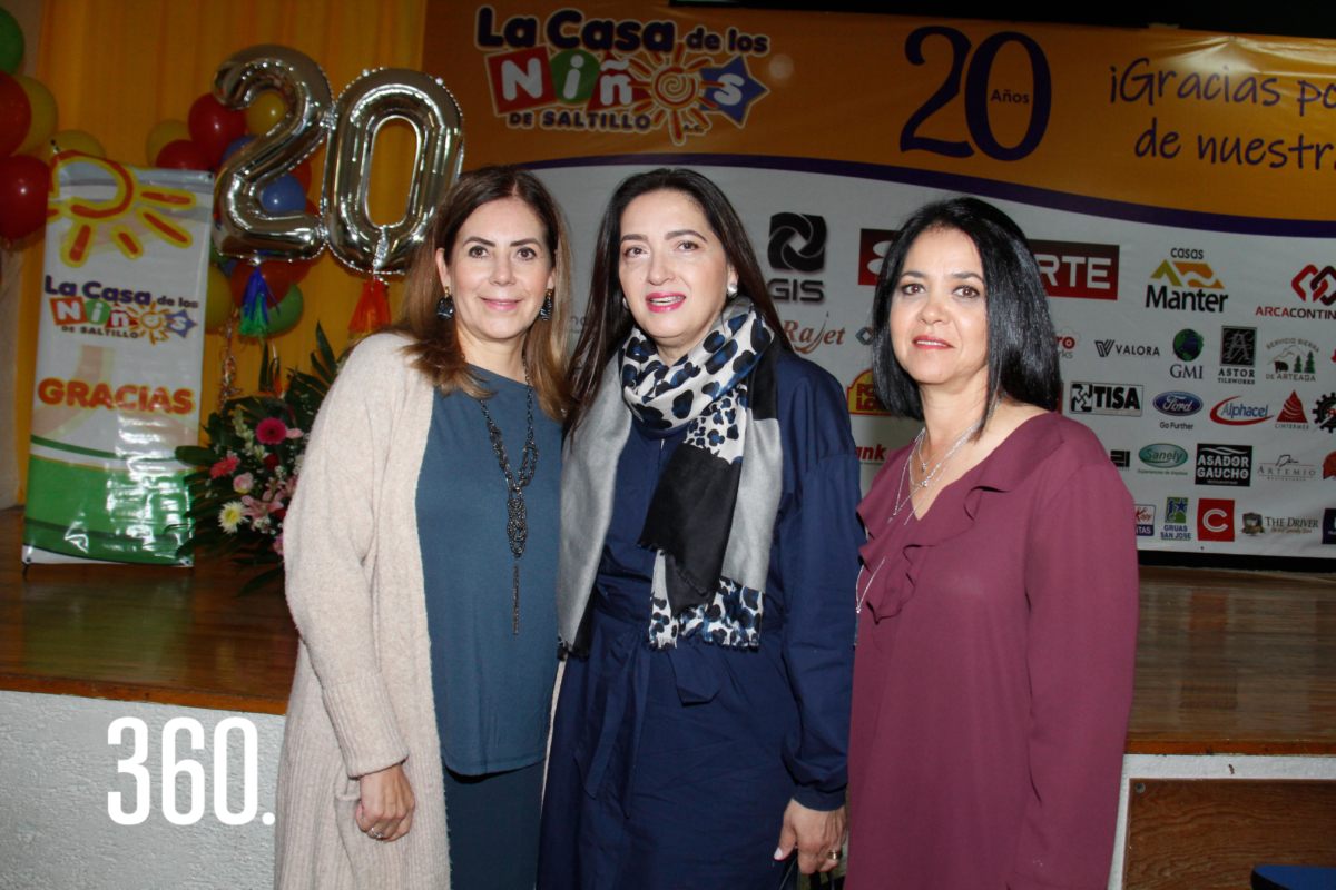 Micaela Hernández directora fundadora de “La Casa de los Niños de Saltillo A.C.”, acompañada por Beatriz Belden y Martha Morales.