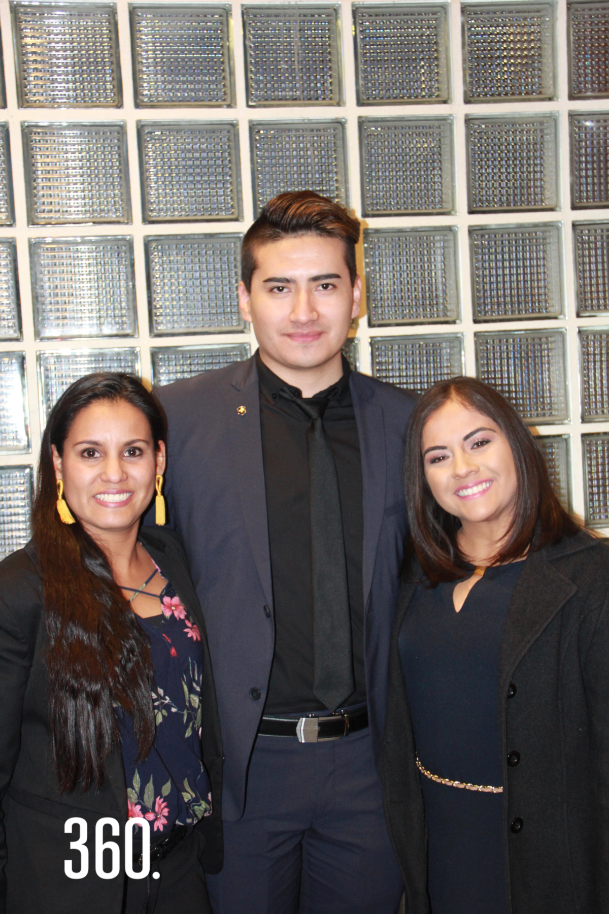 Damaris Solorio, Ossiel Ramos y Marisol Reyna.