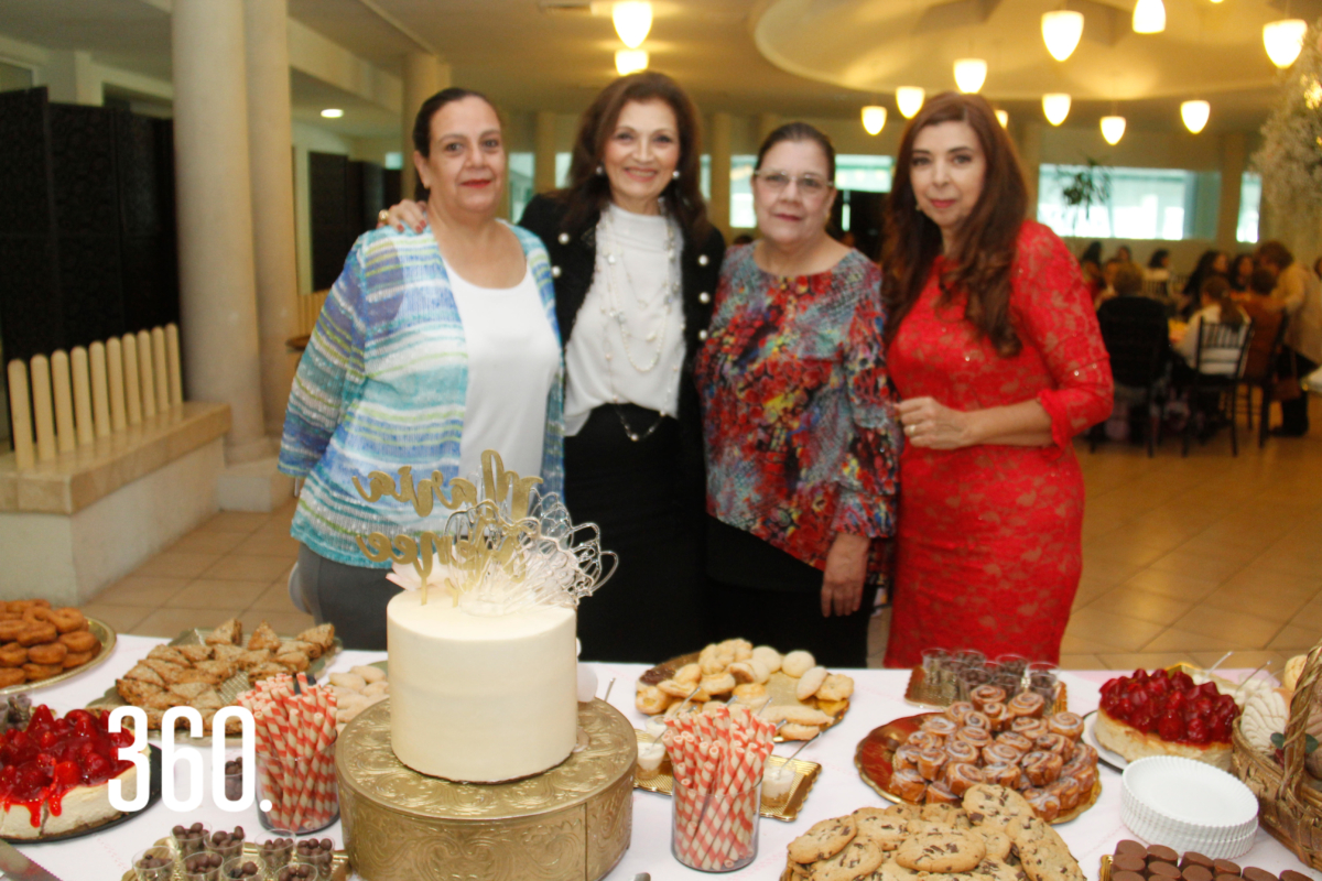 Aidé, Odilia y Elisa Pader con la abuelita materna Ángeles García Peña.