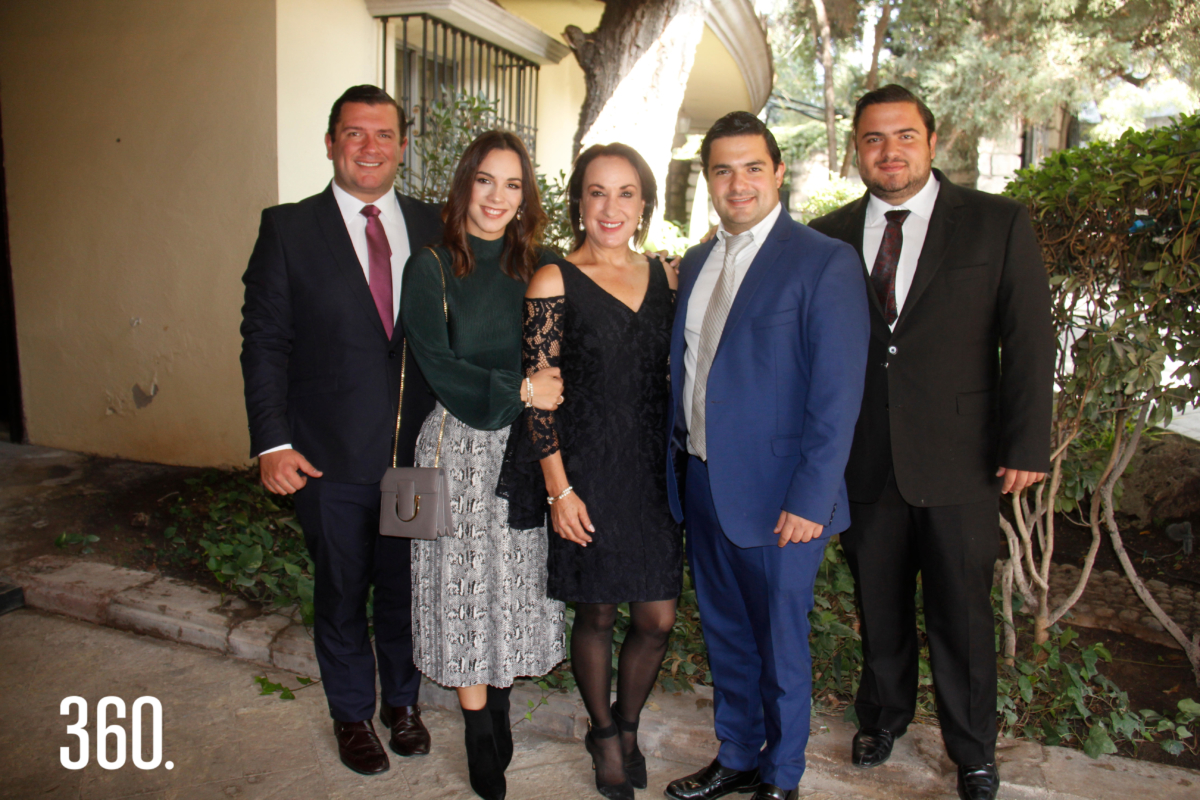 Anabel Cárdenas con sus hijos Javier, Anabel, Gerardo y Rodrigo César Cárdenas.